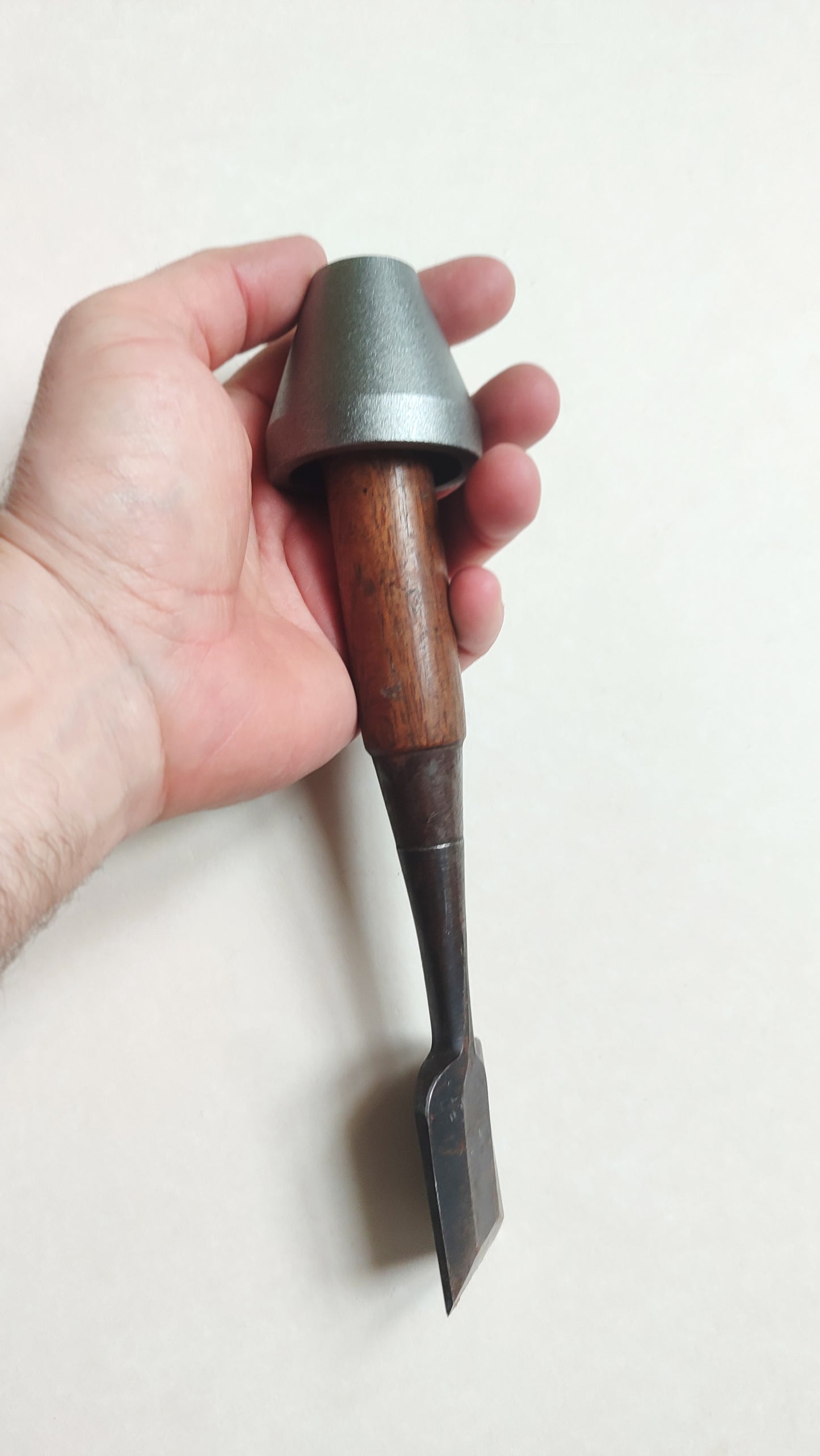 Cône en fonte pour le réglage des viroles de ciseaux japonais "Sagariwauchi"