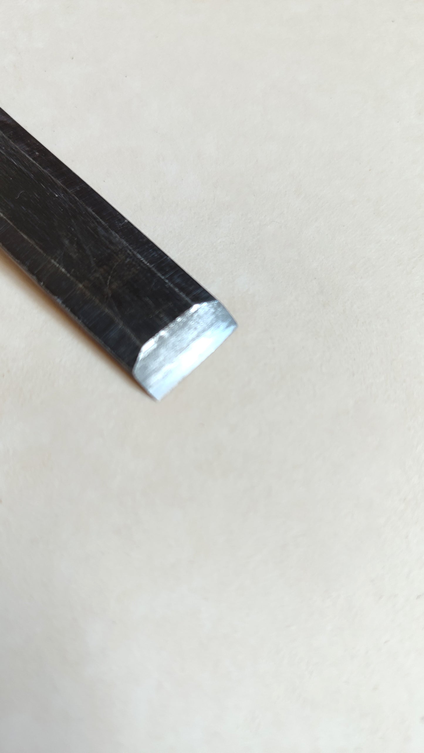 Couteau japonais droit pour le cuir 15mm