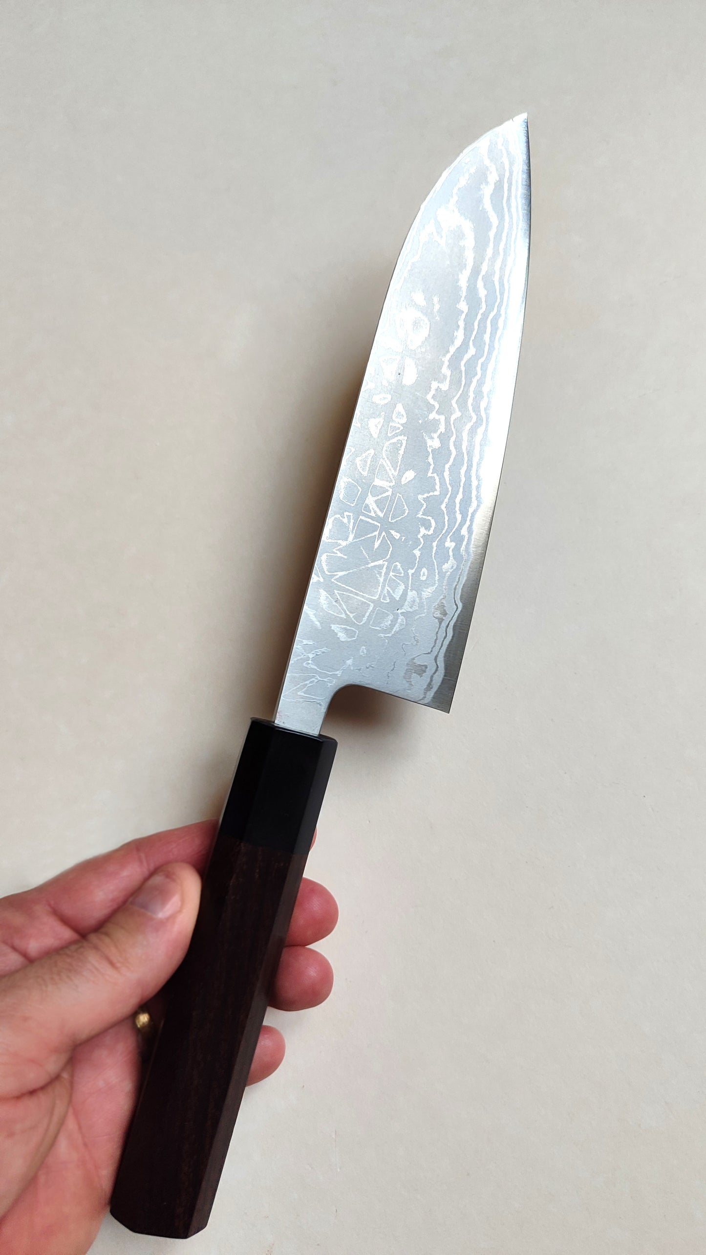 Magnifique couteau de cuisine japonais "Santoku" 165mm Damas "Shiro kamo"