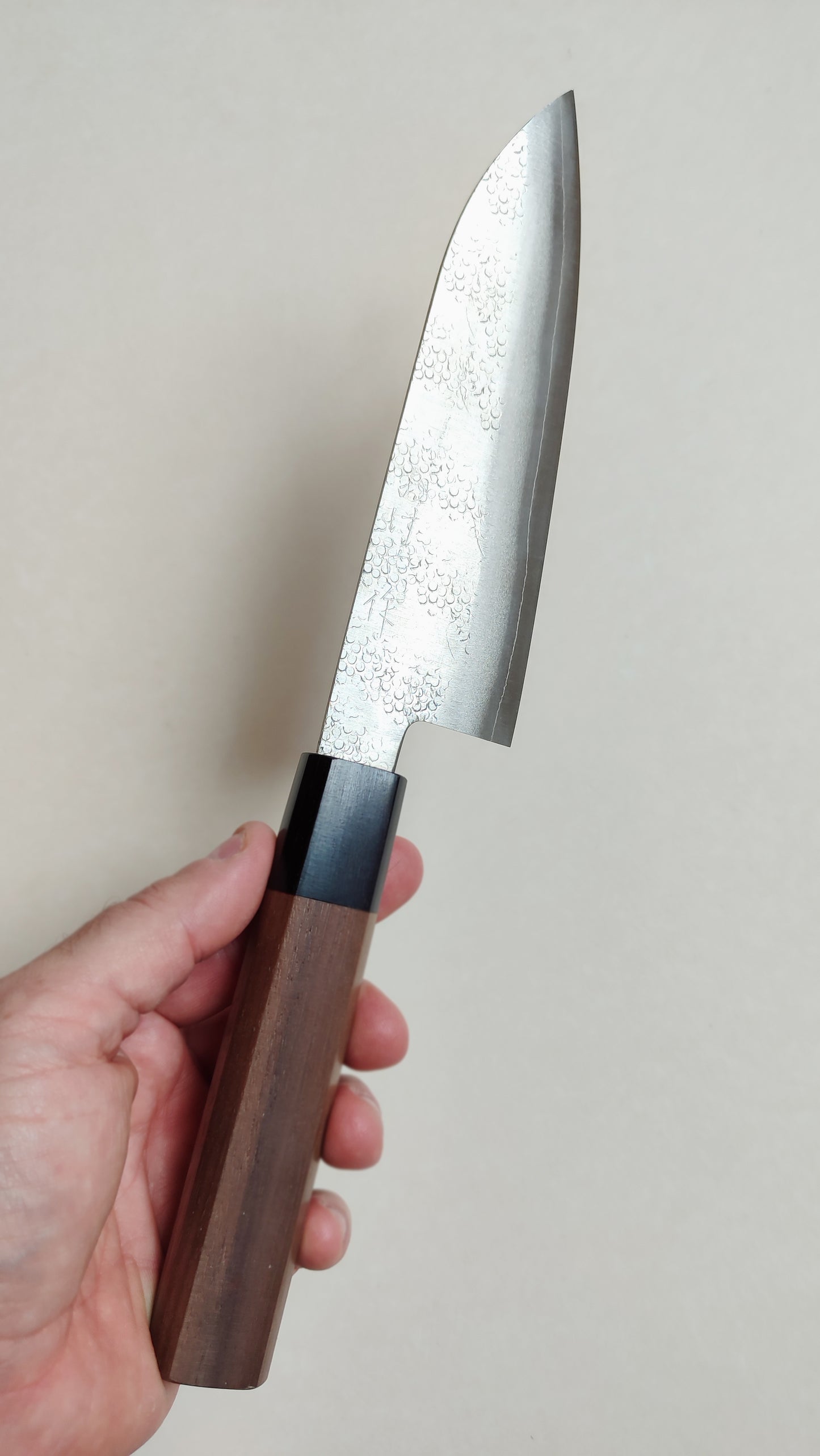Magnifique couteau de cuisine japonais "Santoku" 165mm acier Ginsanl "Okeya"