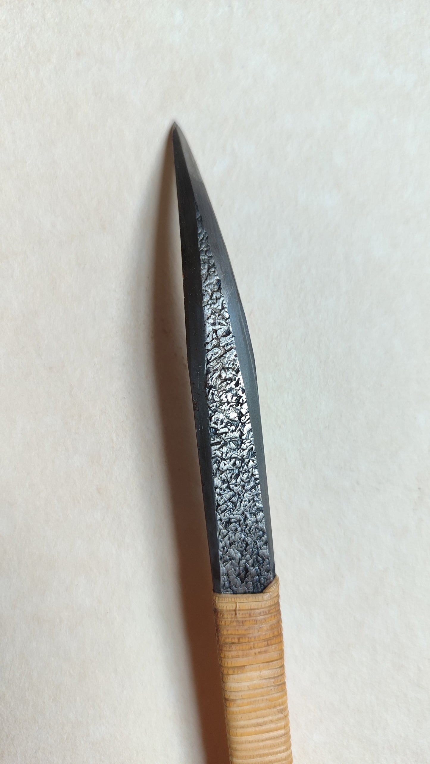 Fin couteau courbe de sculpteur japonais "Namazori Kogatana" 9,5mm