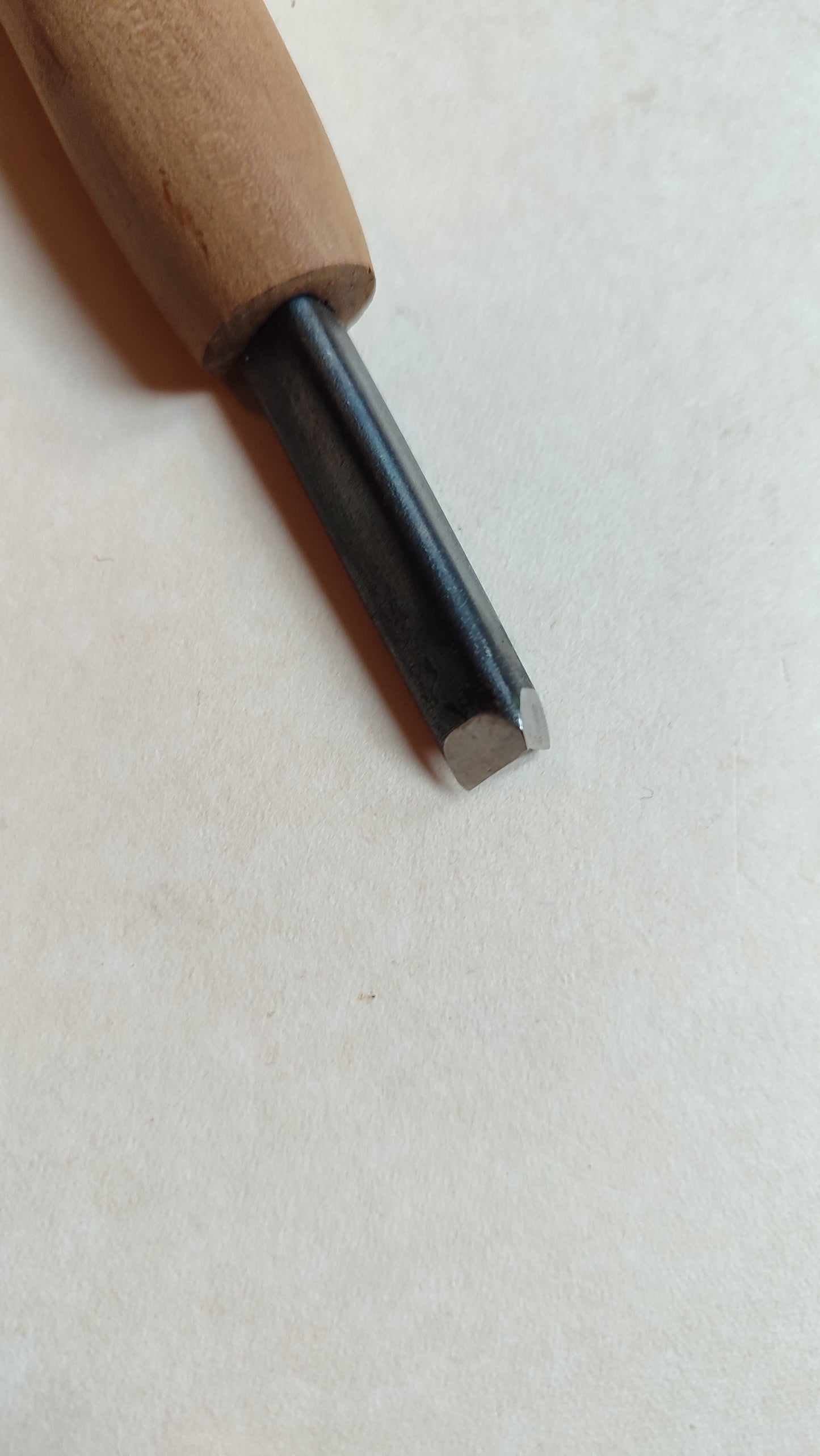 Gouge japonaise en V de gravure sur bois "Chokokuto" 9mm