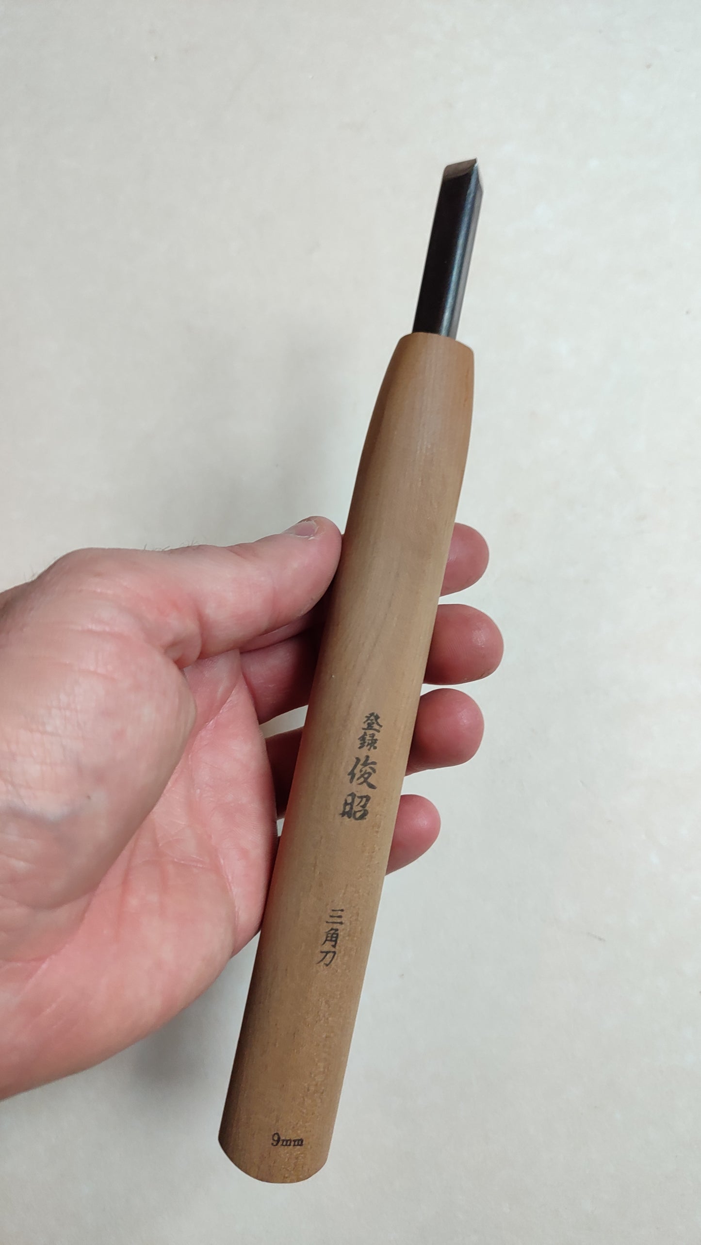 Gouge japonaise en V de gravure sur bois "Chokokuto" 9mm
