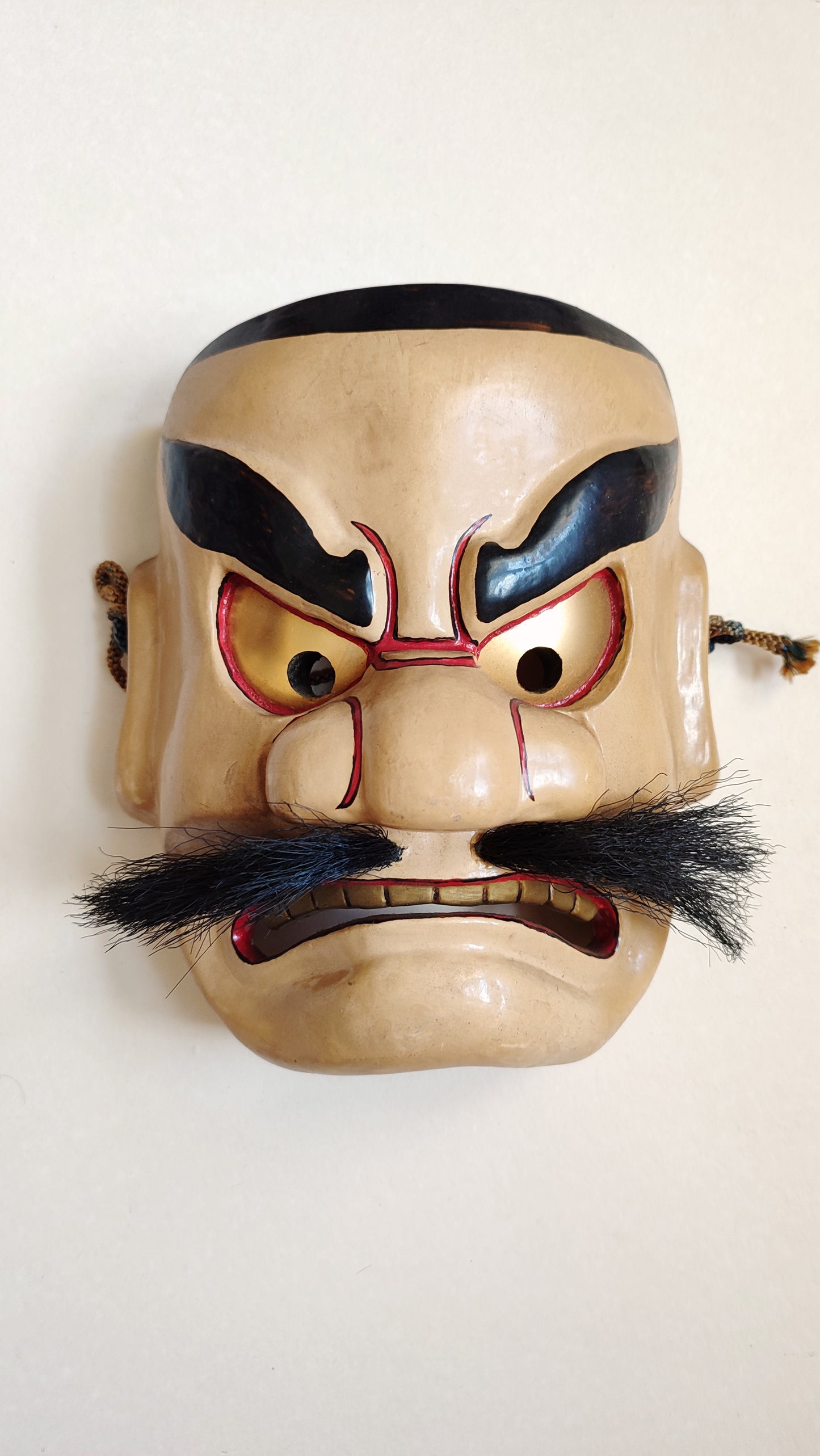 Masque du théâtre Noh de la divinité "Susano-o no Mikoto" sculpté par Hiramatsu Ryugaku (Copie)