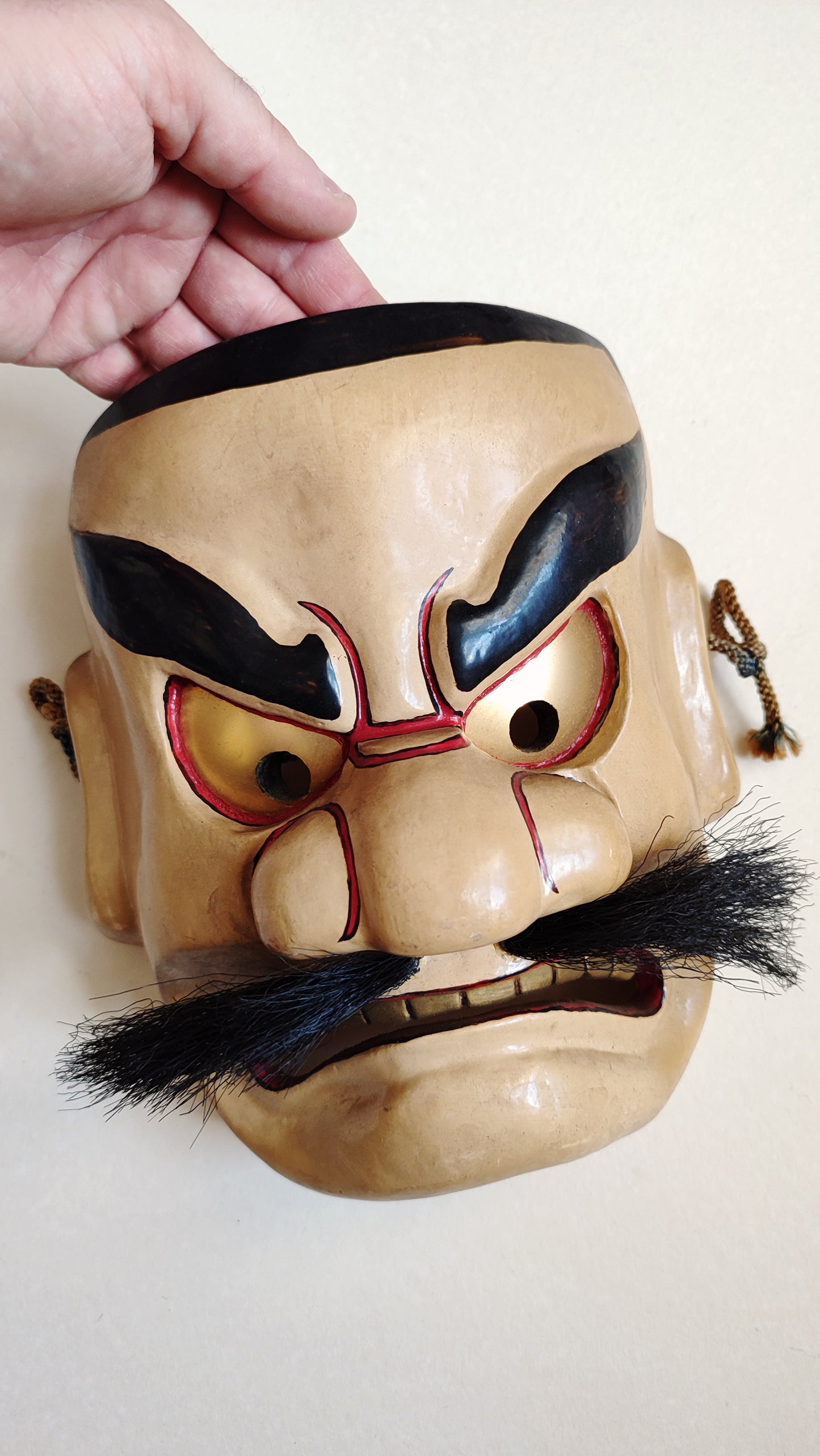 Masque du théâtre Noh de la divinité "Susano-o no Mikoto" sculpté par Hiramatsu Ryugaku (Copie)