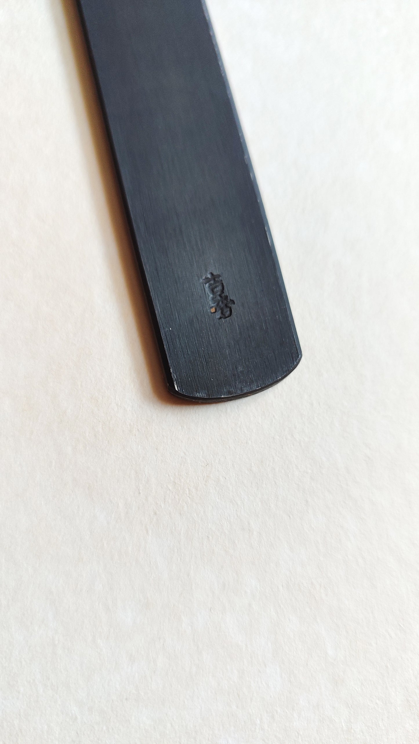 Couteau à tracer japonais "Kensaki" forgé par Yoshihide Sakamitsu 24mm "Tsuchime"