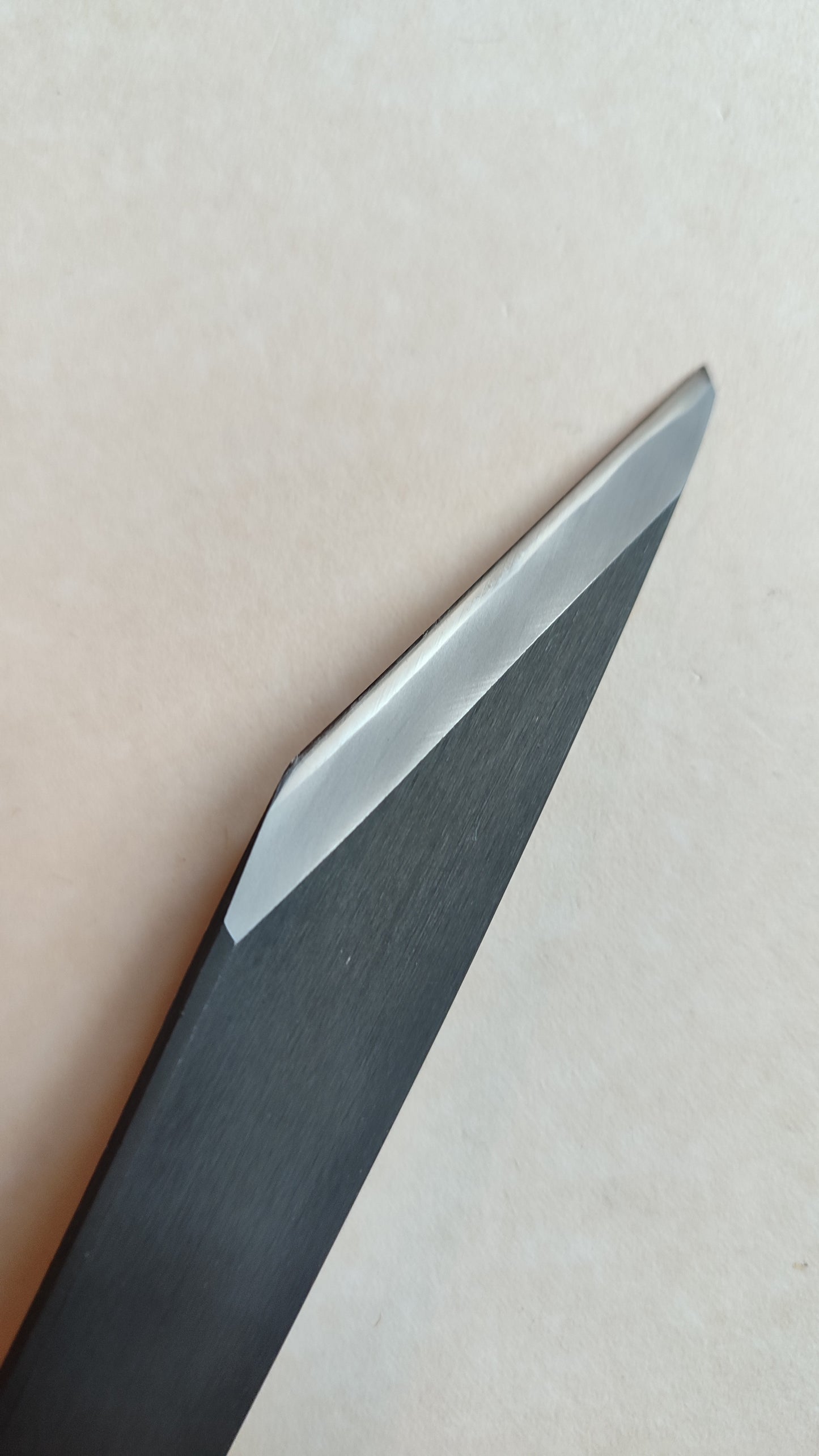Couteau japonais gaucher "Kiridashi" forgé par Yoshihide Sakamitsu 24mm "Kurouchi"