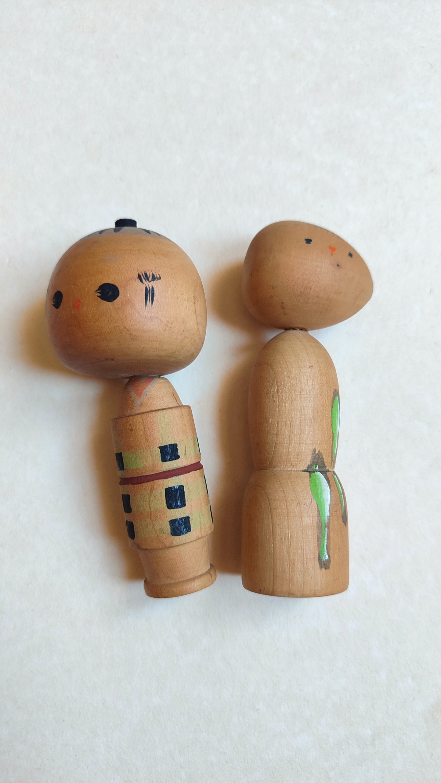 Duo de petites poupées japonaises en bois "Kokechi" 105mm "Izumi"