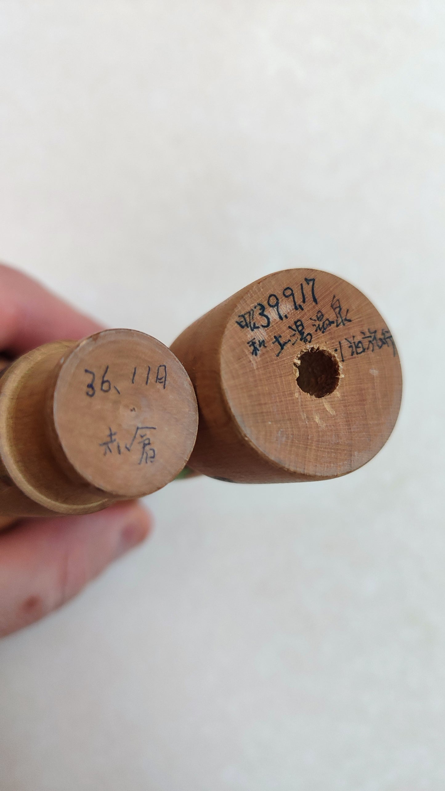 Duo de petites poupées japonaises en bois "Kokechi" 105mm "Izumi"
