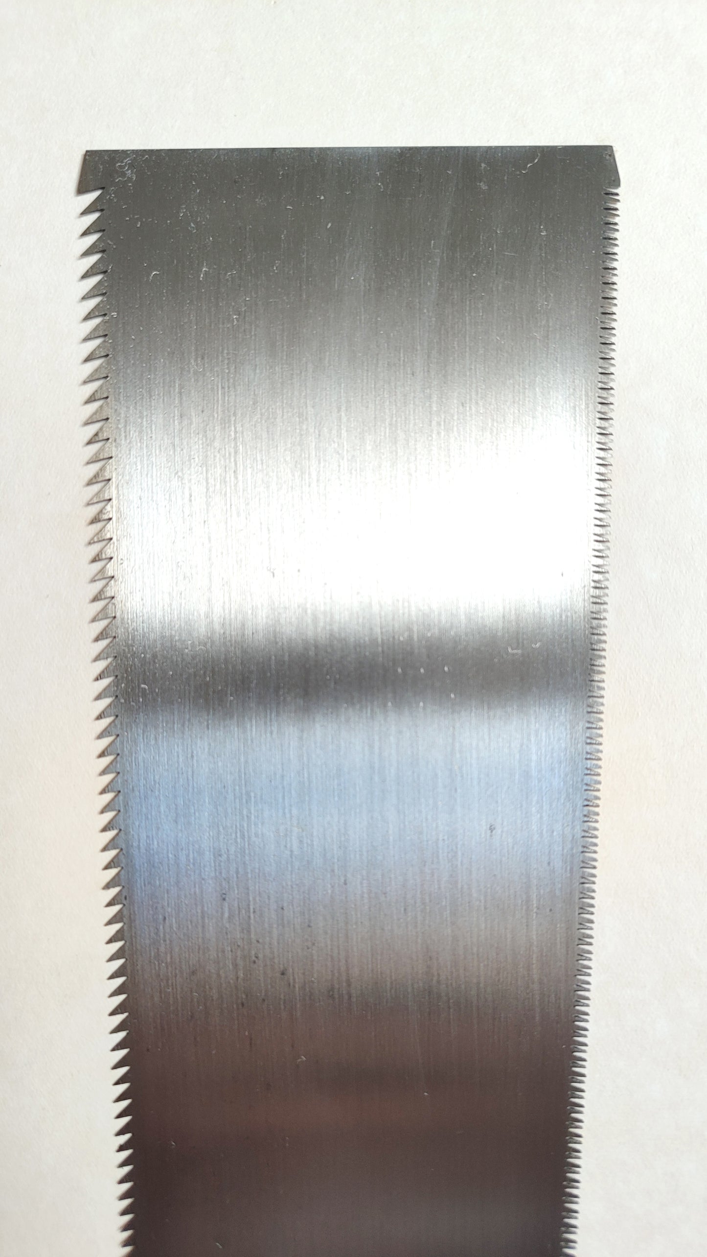 Magnifique scie japonaise forgée "Ryoba" 210mm