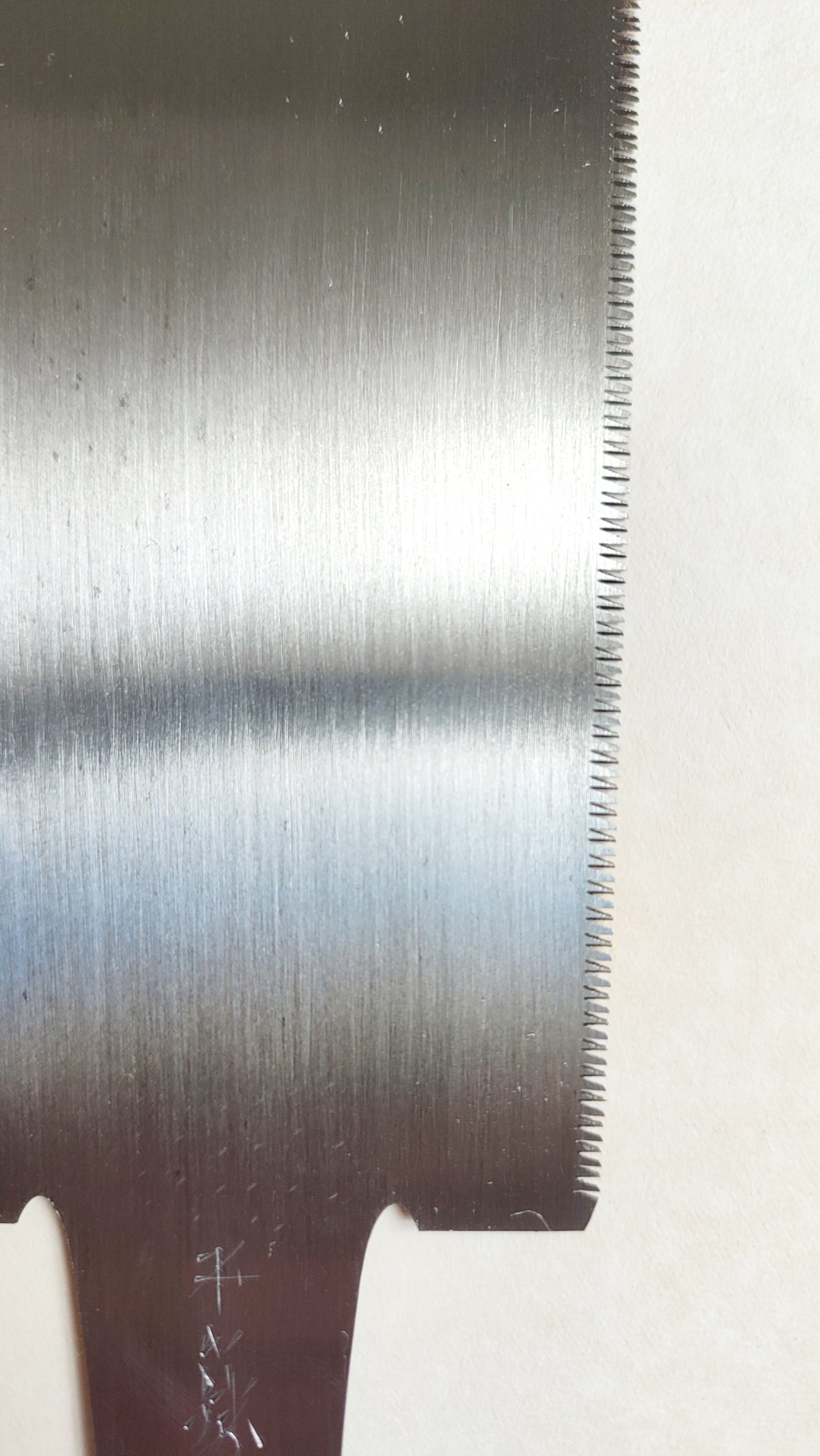 Magnifique scie japonaise forgée "Ryoba" 210mm