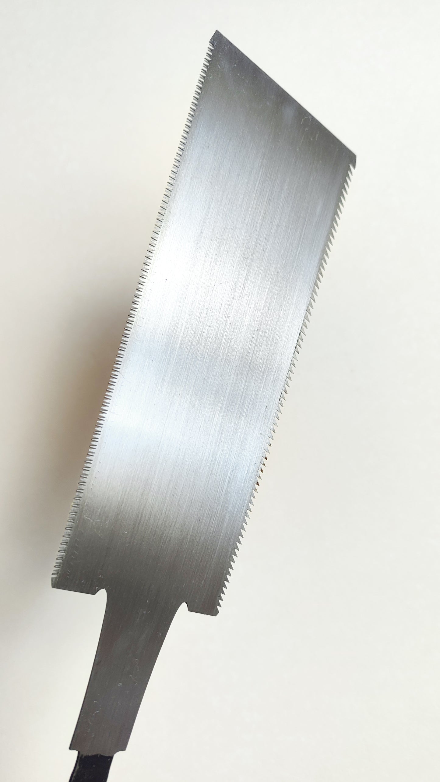 Magnifique scie japonaise forgée "Ryoba" 210mm