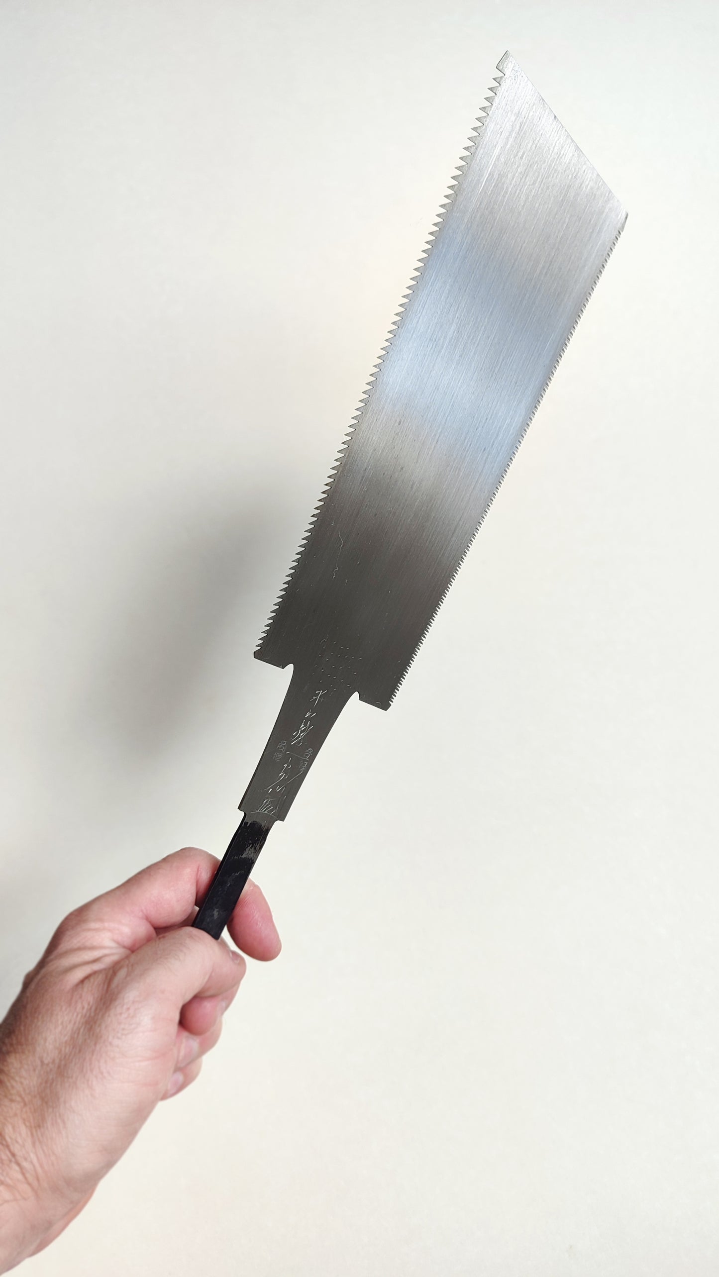 Magnifique scie japonaise forgée "Ryoba" 210mm