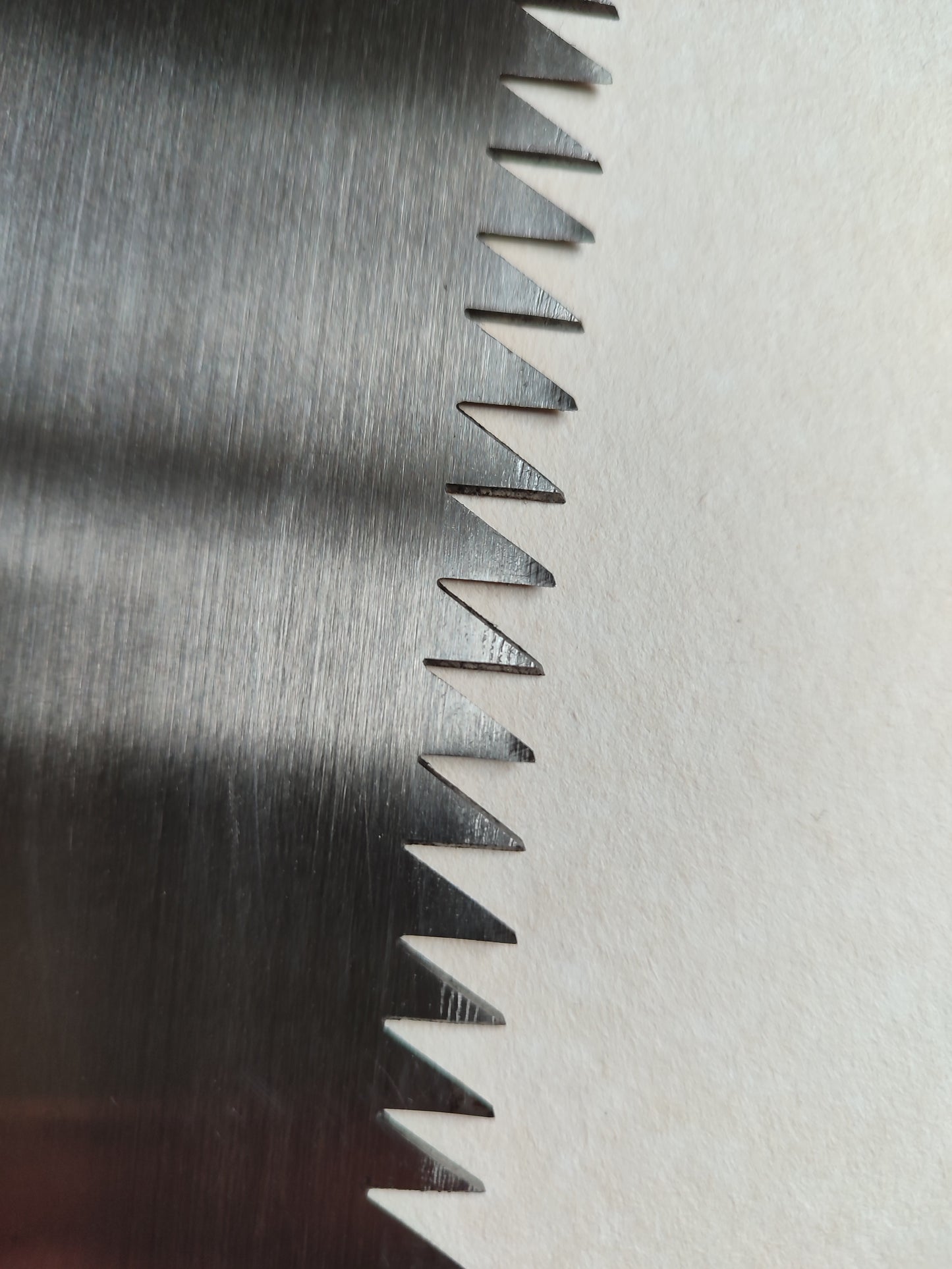 Grande scie japonaise forgée "Temagori-nokogiri" 450mm
