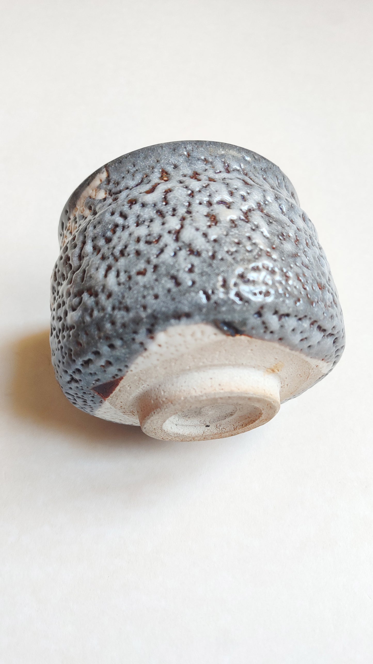 Bol à thé matcha de style "Shino" 108mm "Gogaku" four de Minamiyubo