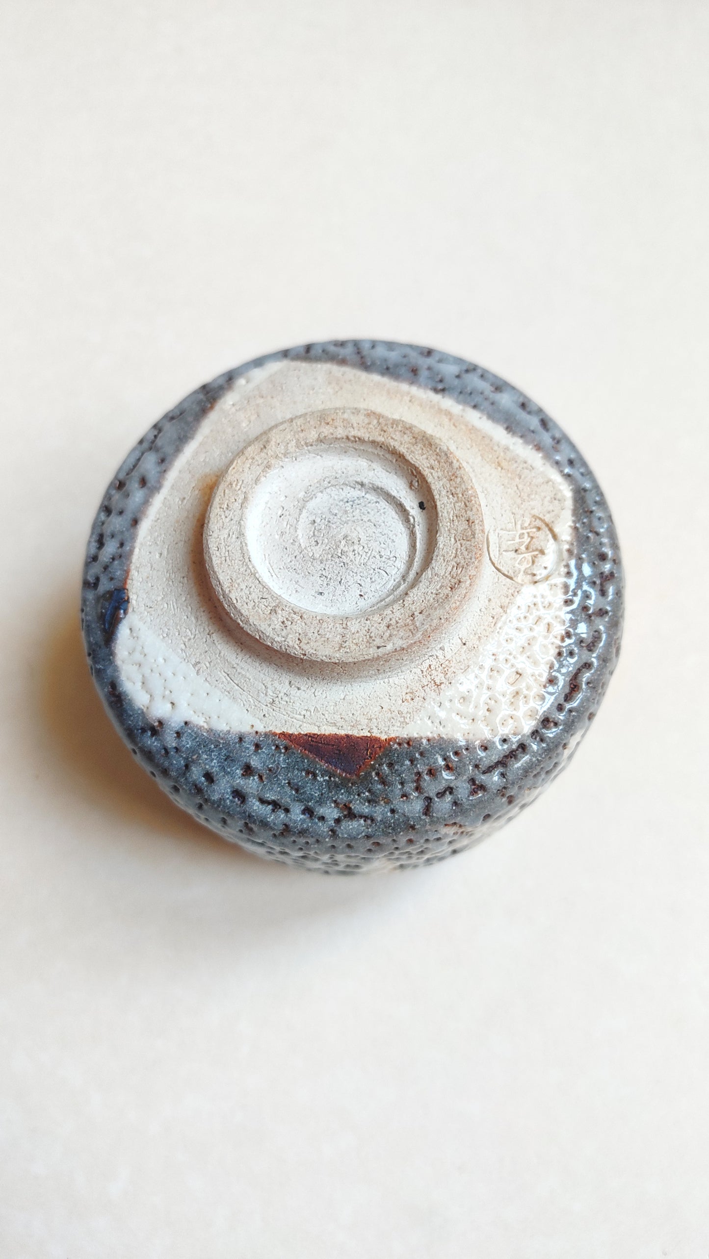 Bol à thé matcha de style "Shino" 108mm "Gogaku" four de Minamiyubo