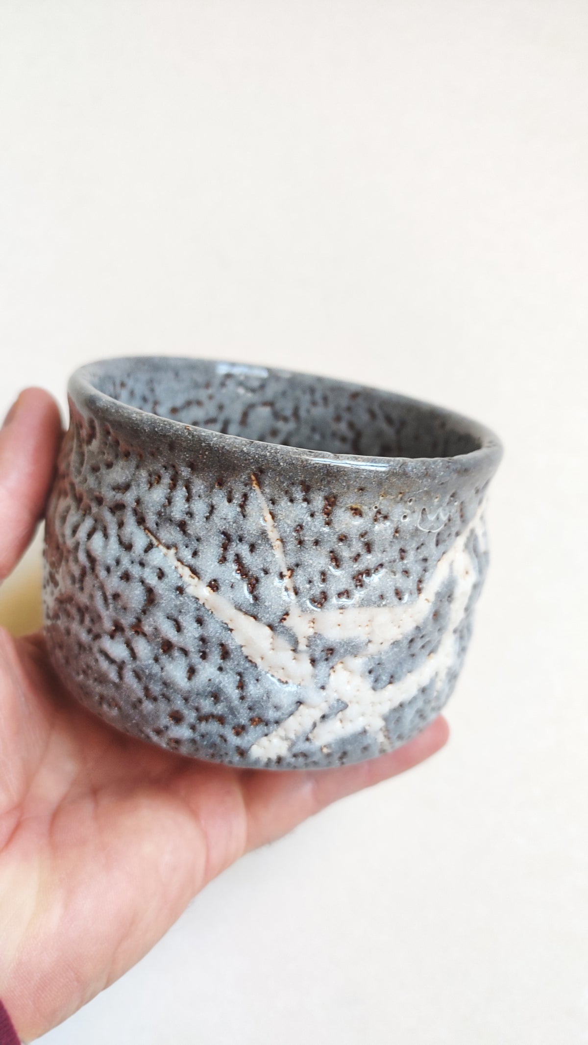 Bol à thé matcha de style "Shino" 108mm "Gogaku" four de Minamiyubo