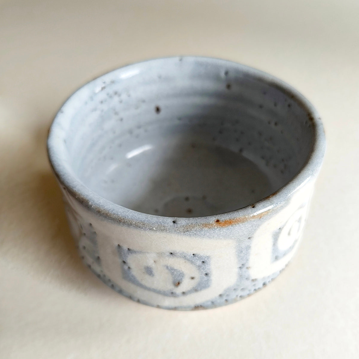 Bol à thé matcha de style "Mashiko" 115mm "Kuroyama Kiln" four de Ryuzan