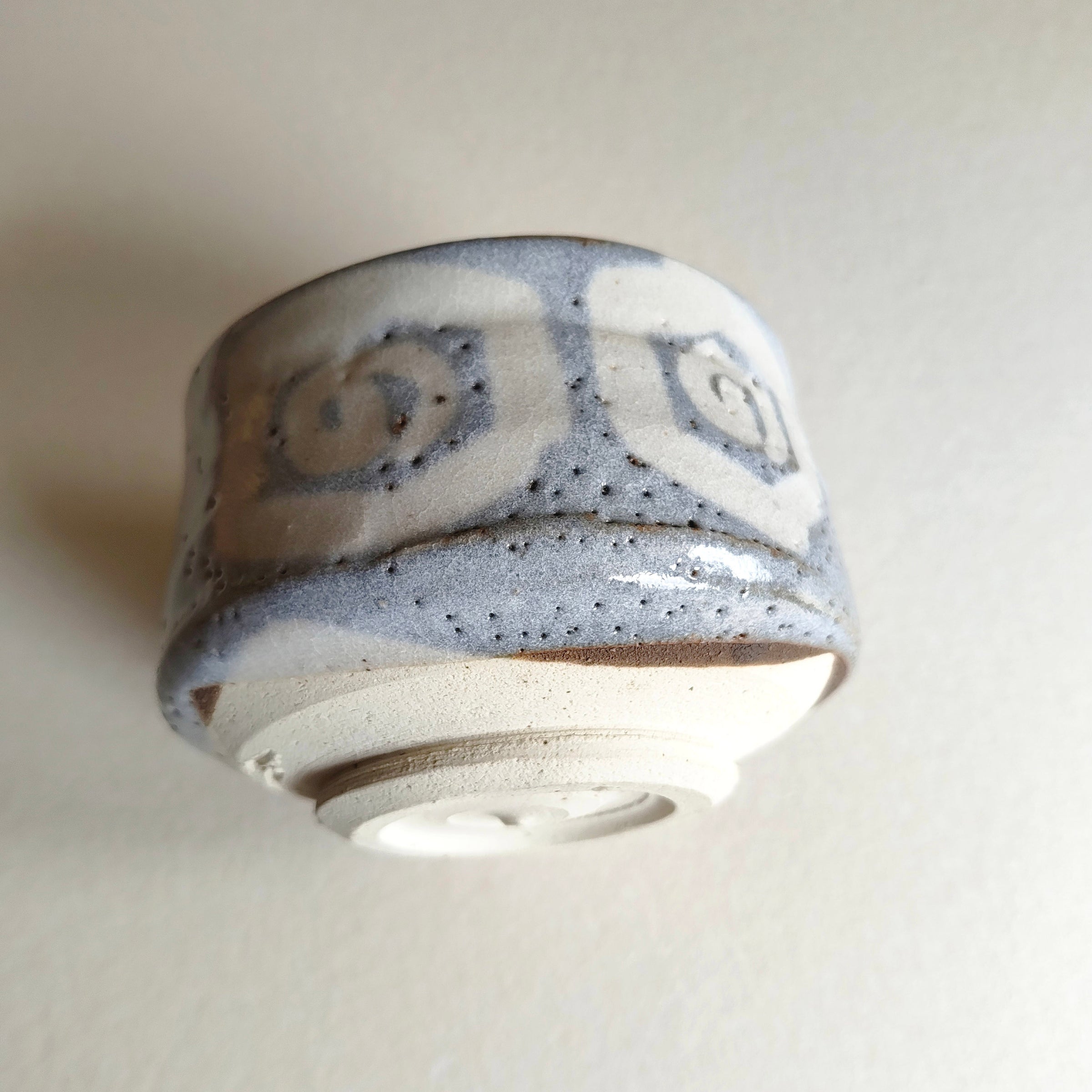 Bol à thé matcha de style "Mashiko" 115mm "Kuroyama Kiln" four de Ryuzan