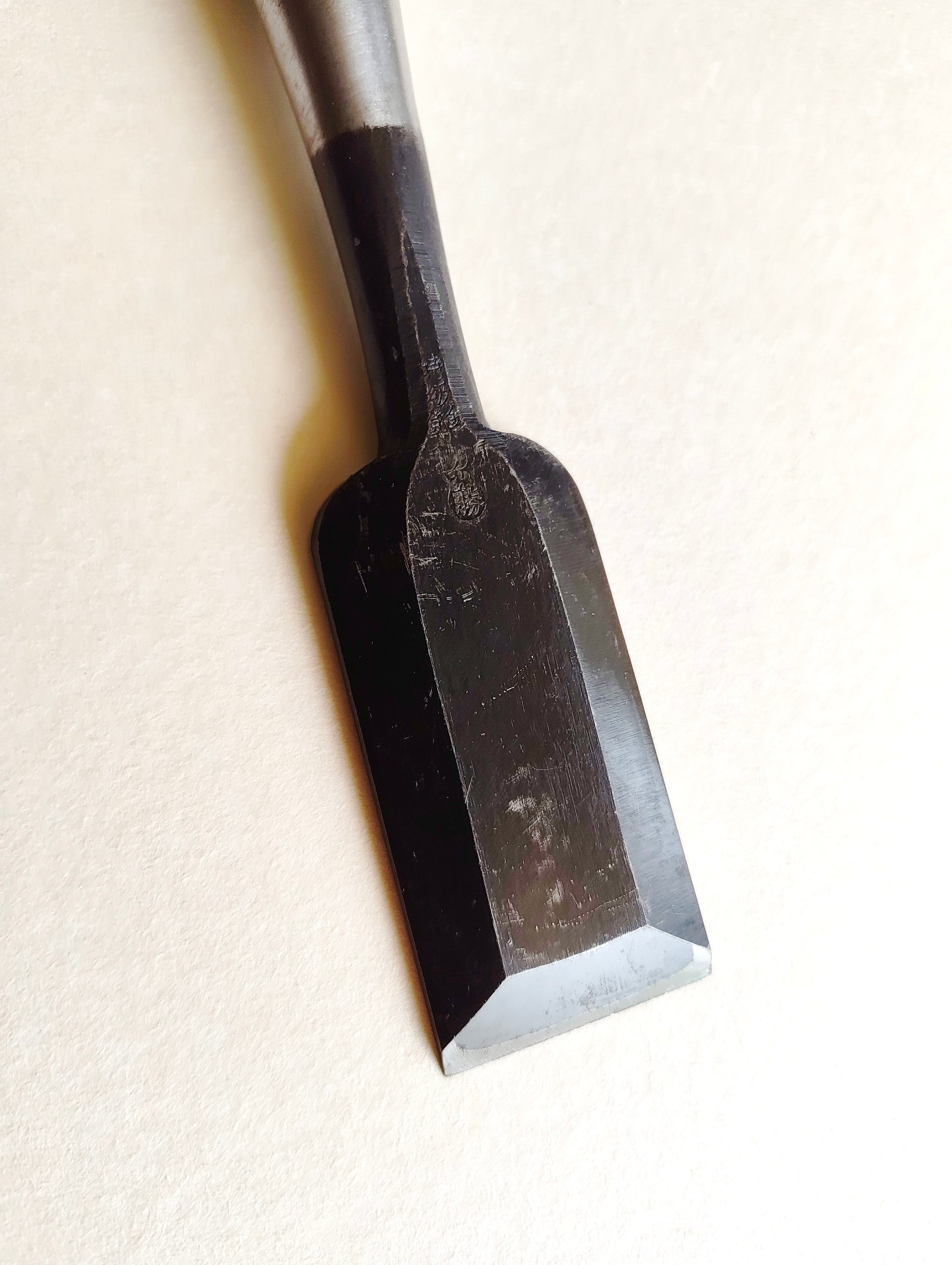 Ciseau japonais "Chu Tataki Nomi" 36mm