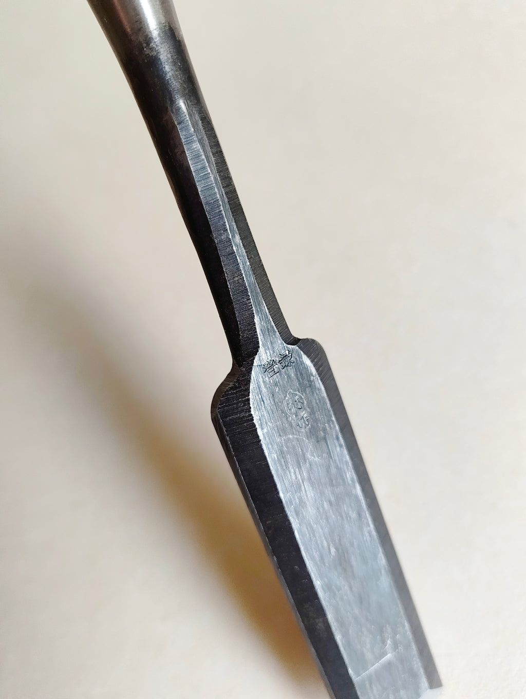 Ciseau japonais "Kinari nomi" 24mm "Yasaku"