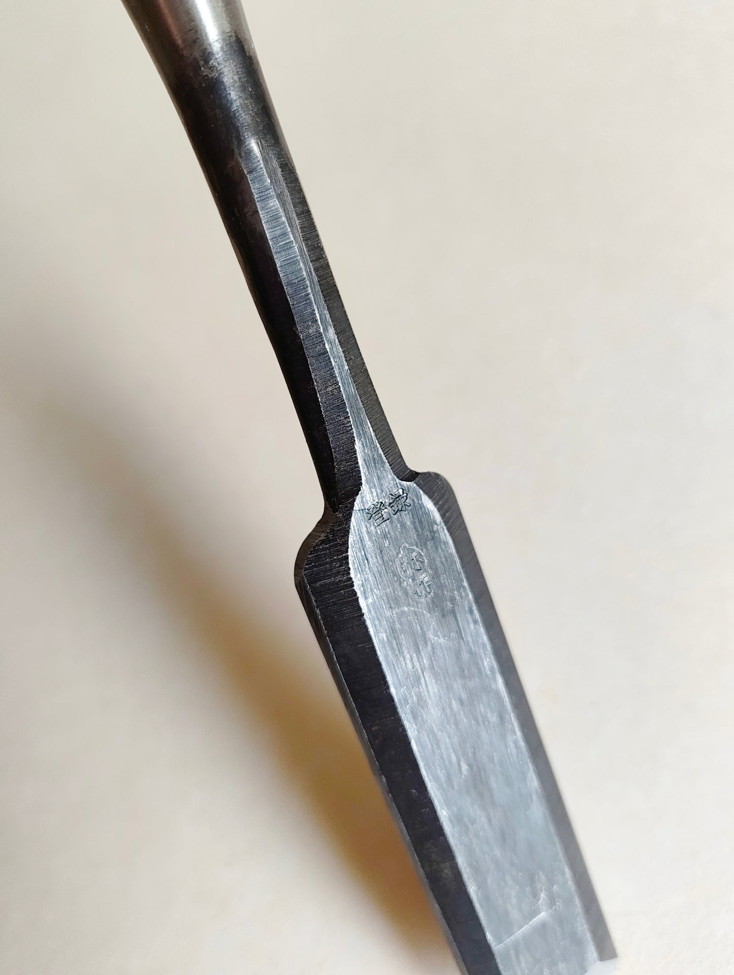 Ciseau japonais "Kinari nomi" 24mm "Yasaku"