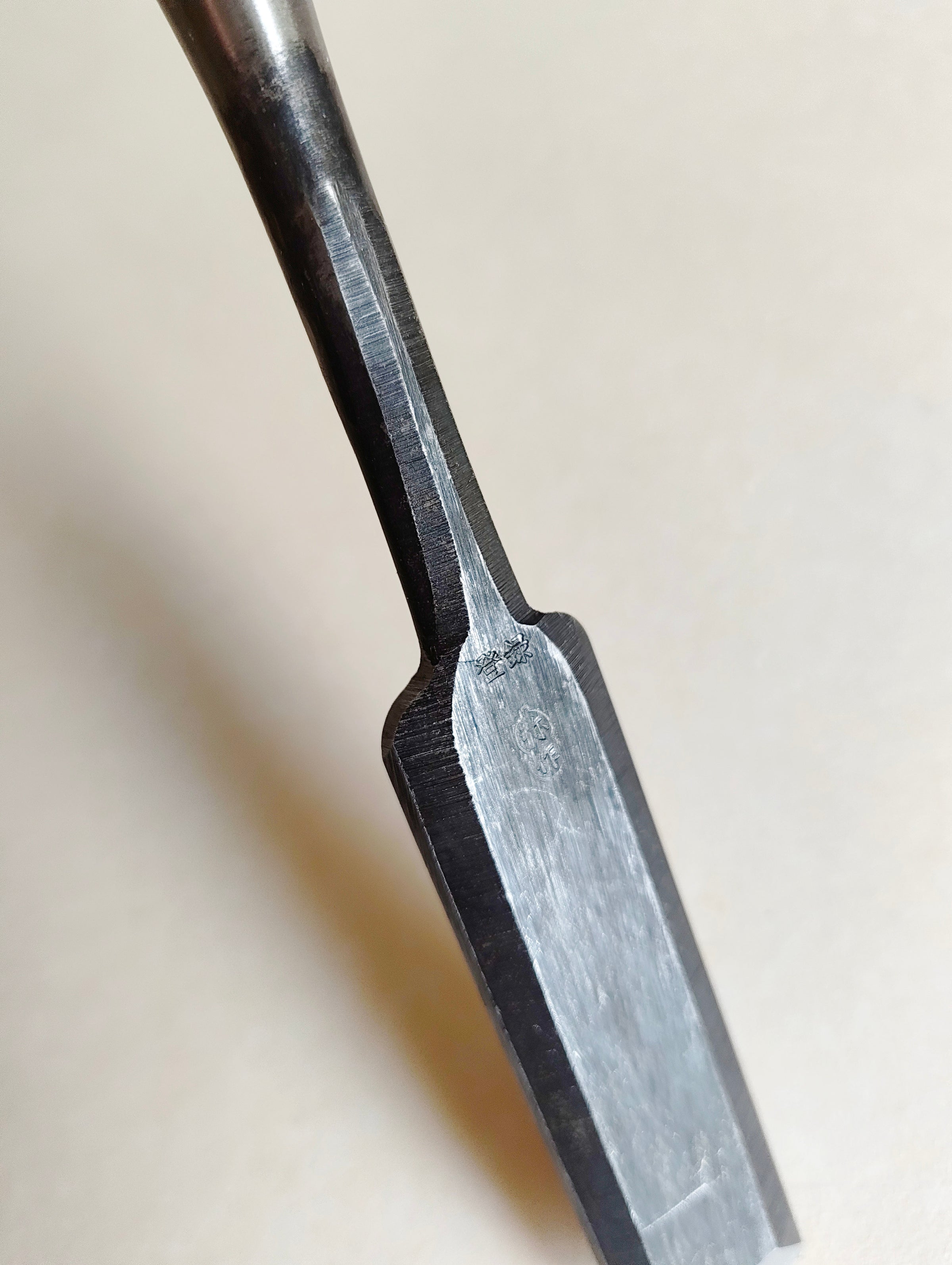 Ciseau japonais "Kinari nomi" 24mm "Yasaku"