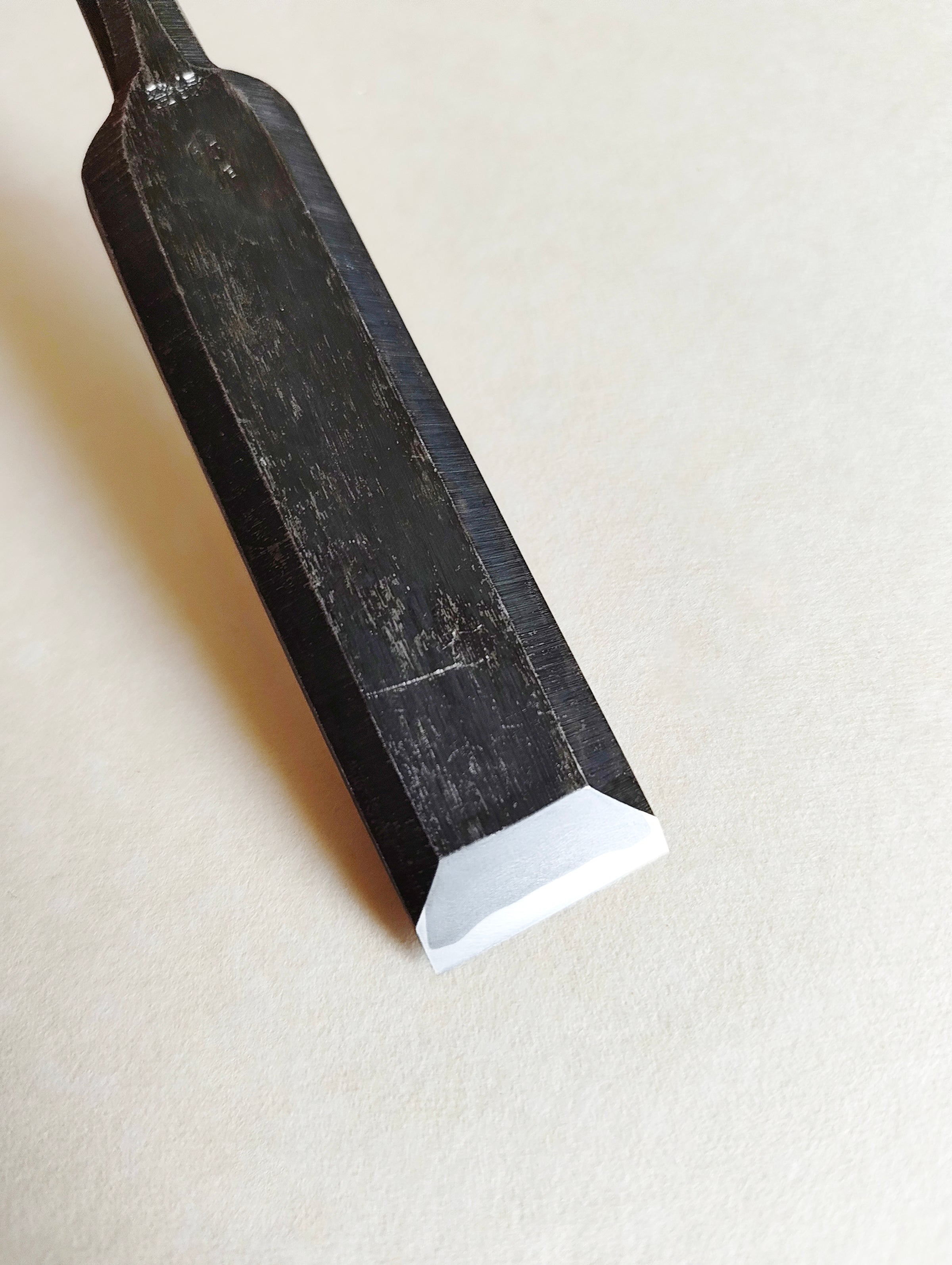 Ciseau japonais "Kinari nomi" 24mm "Yasaku"