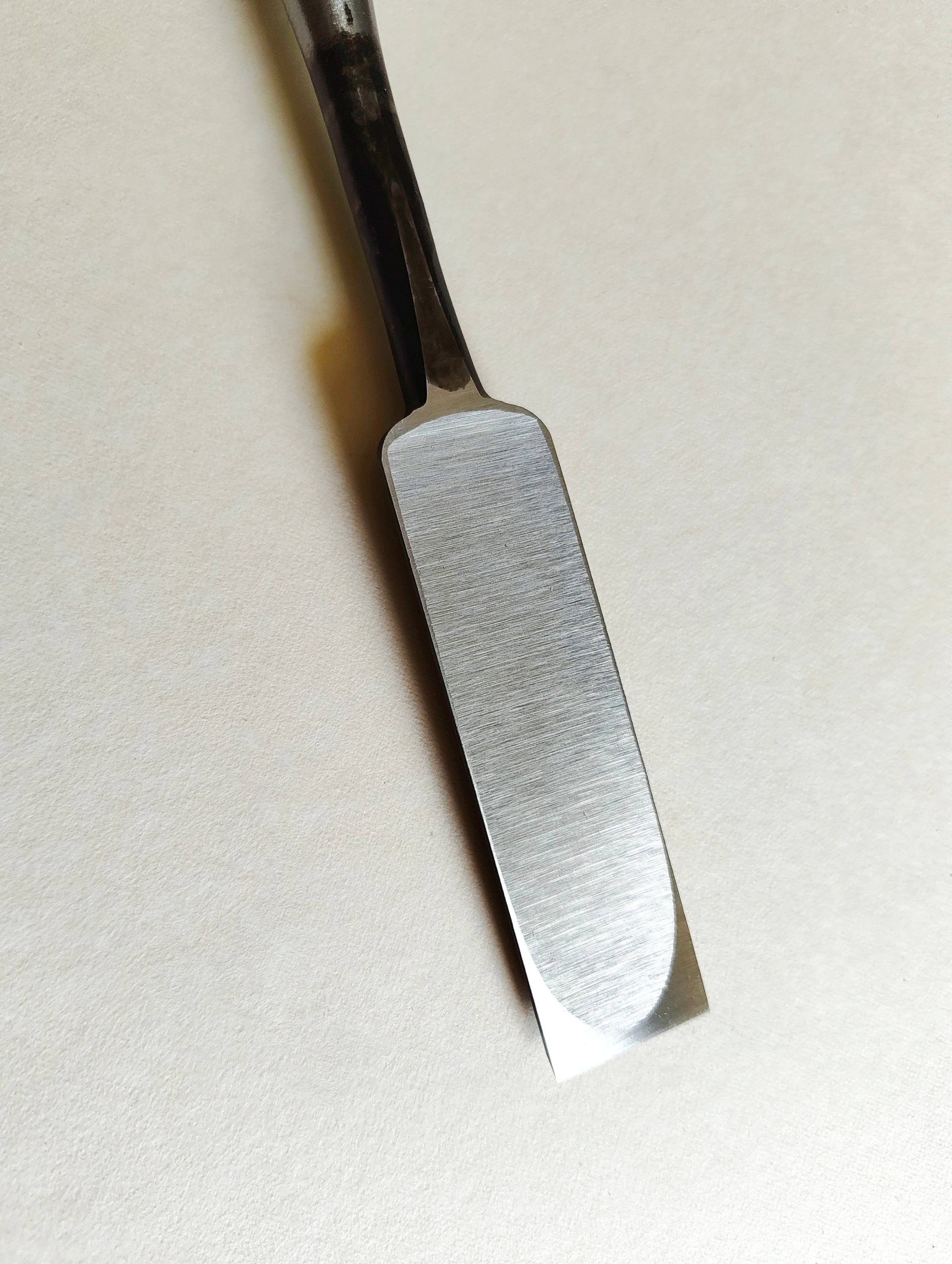 Ciseau japonais "Kinari nomi" 24mm "Yasaku"