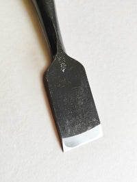 Ciseau japonais premium "Oire Nomi" 30mm "Koshihiko"