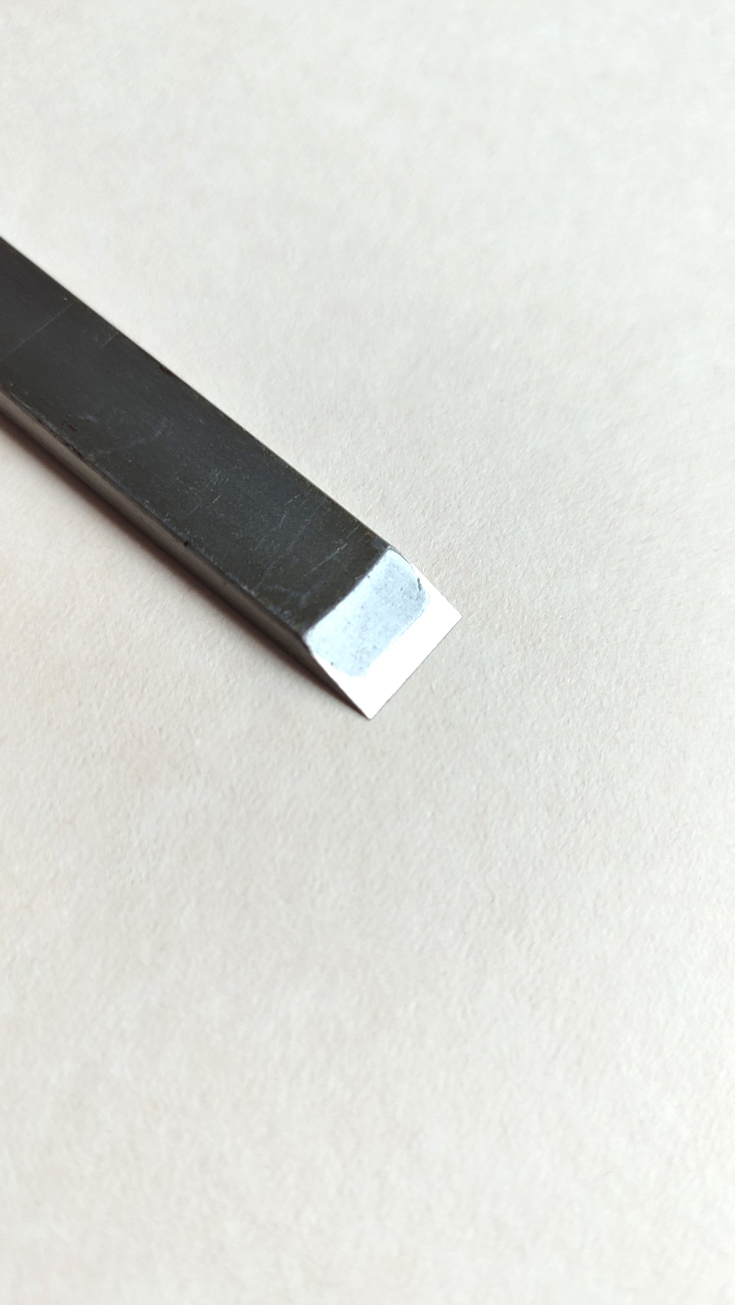 Ciseau japonais "Usu Nomi" 12mm "Tetsuo Kanayama"