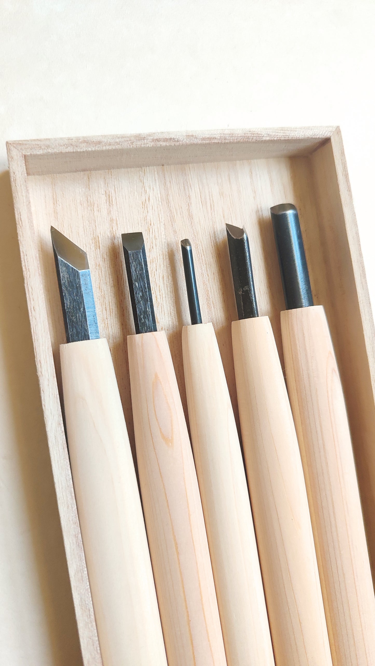 Set de 5 ciseaux japonais, gouges de gravure sur bois "Chokokuto" acier SK "Michihamono"