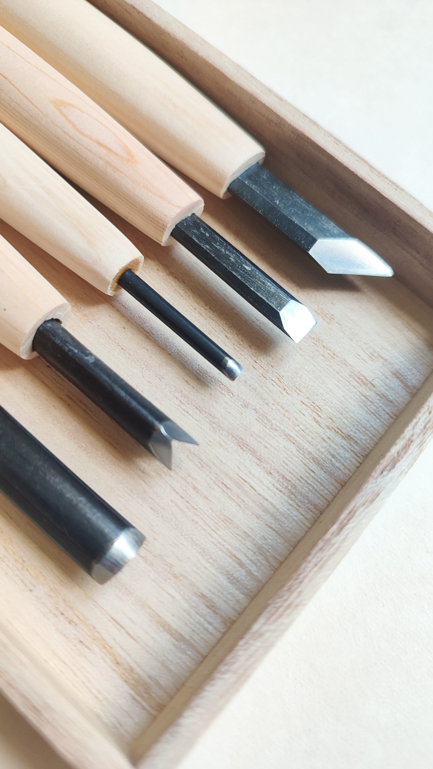 Set de 5 ciseaux japonais, gouges de gravure sur bois "Chokokuto" acier SK "Michihamono"