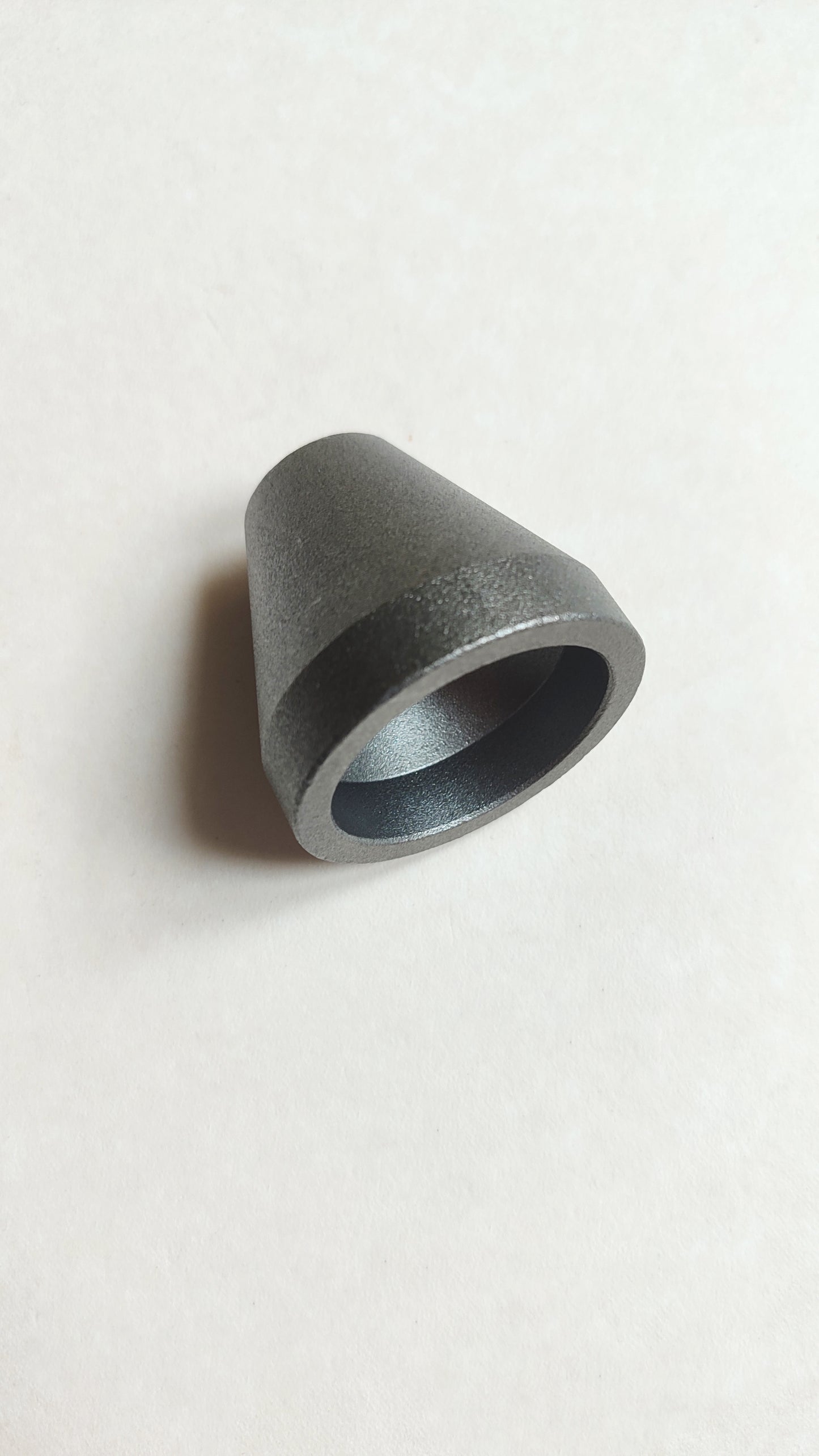 Cône en fonte pour le réglage des viroles de ciseaux japonais "Sagariwauchi"