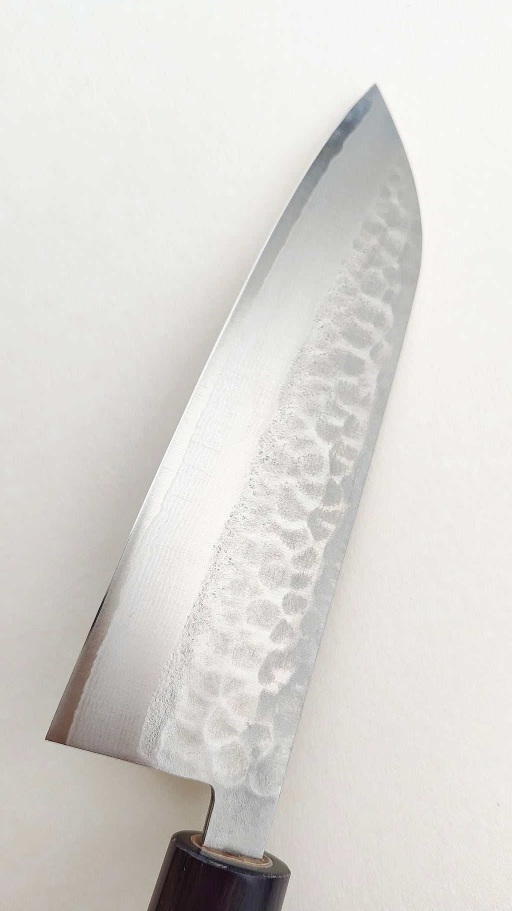 Magnifique couteau de cuisine japonais damassé "Santoku" VG10 165mm "Tsuchime"