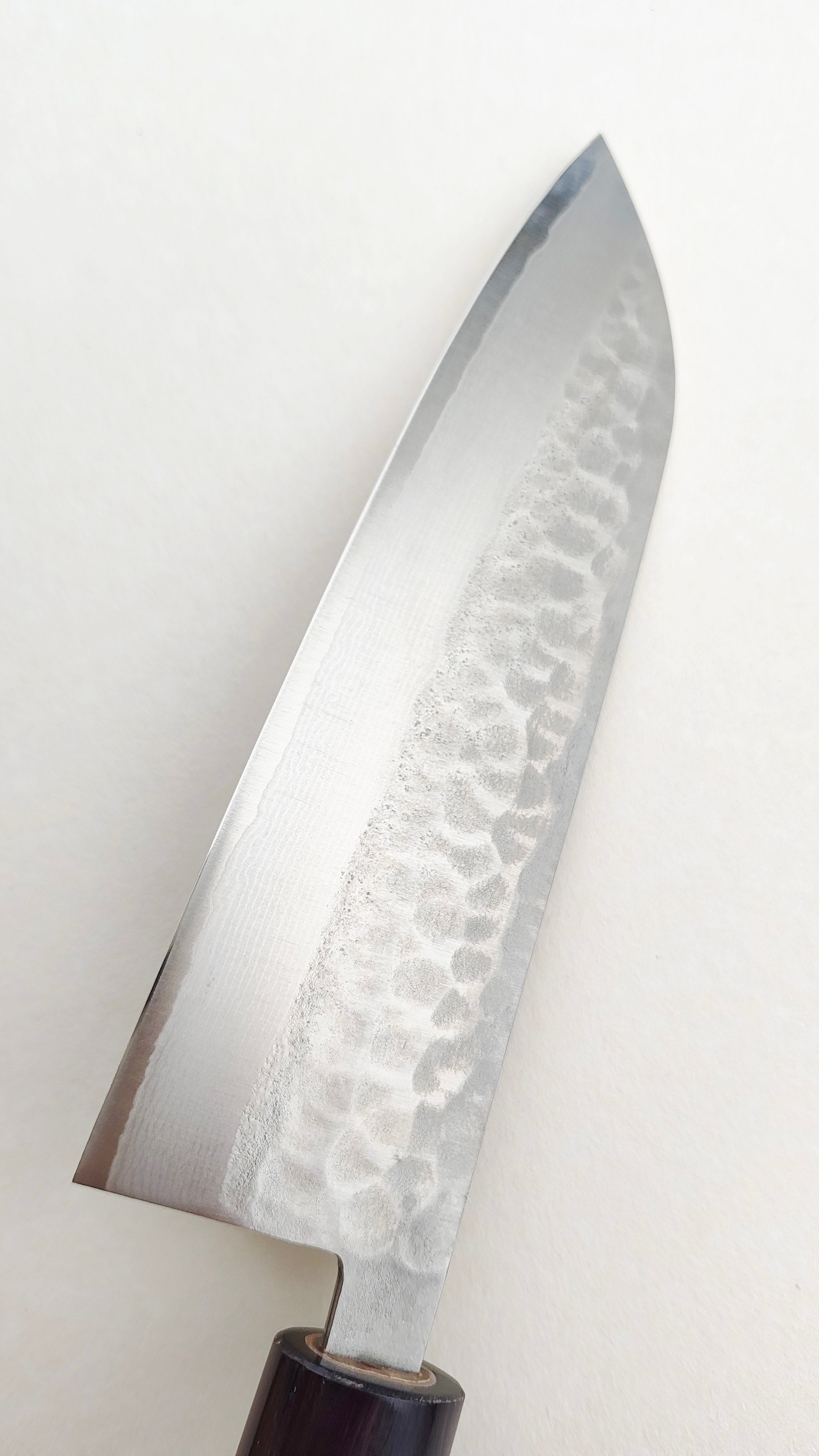 Magnifique couteau de cuisine japonais damassé "Santoku" VG10 165mm "Tsuchime"