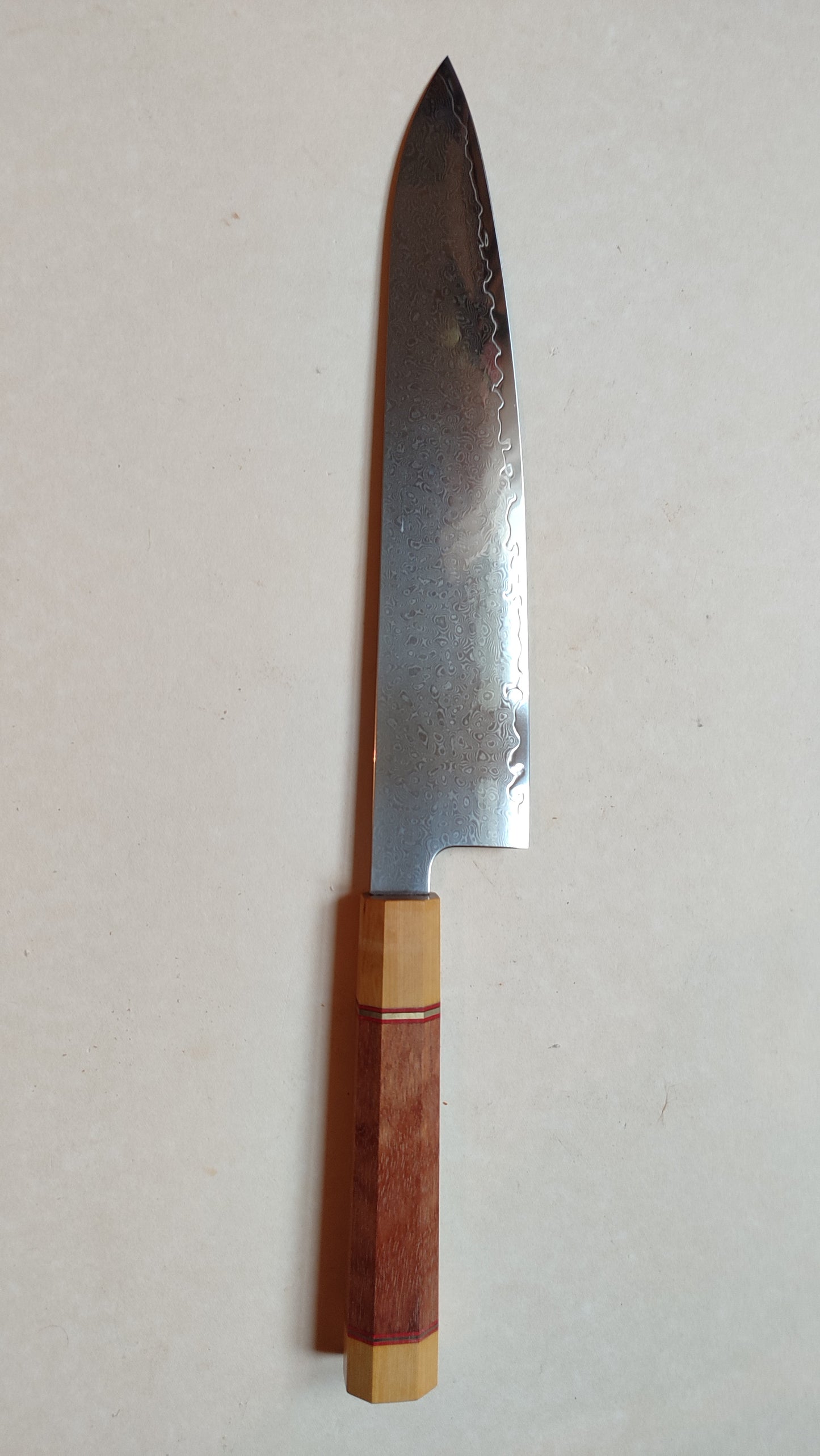 Magnifique couteau de cuisine japonais "Gyuto" 240mm VG10