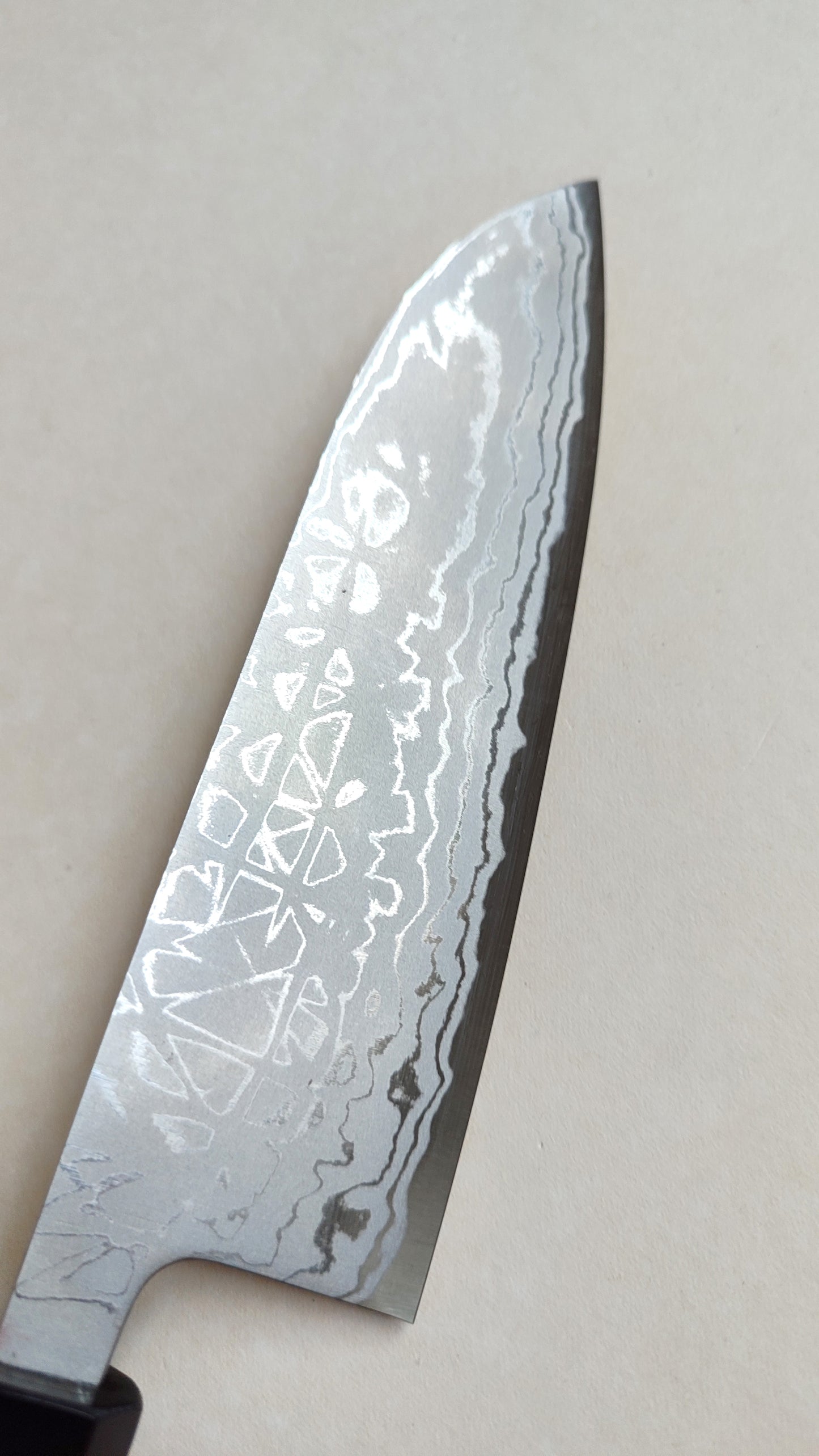 Magnifique couteau de cuisine japonais "Santoku" 165mm Damas "Shiro kamo"