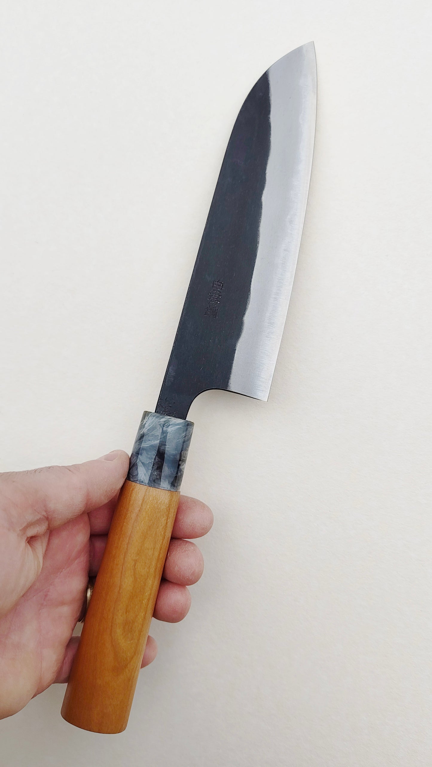 Couteau de cuisine japonais "Santoku" finition "Kurouchi" 165mm "Nao Yamamoto"