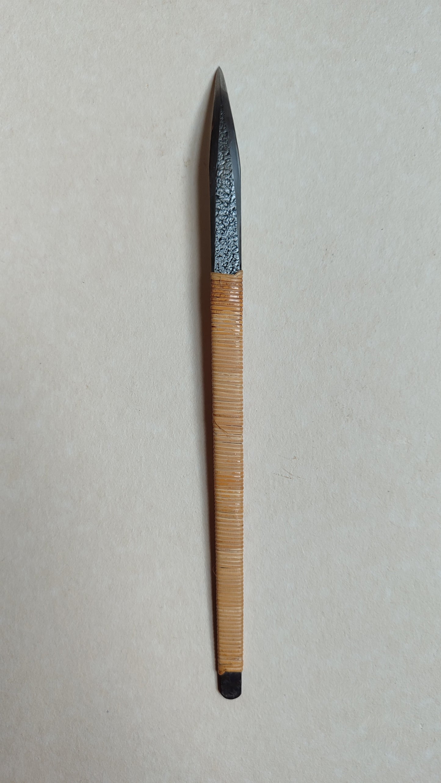 Fin couteau courbe de sculpteur japonais "Namazori Kogatana" 9,5mm