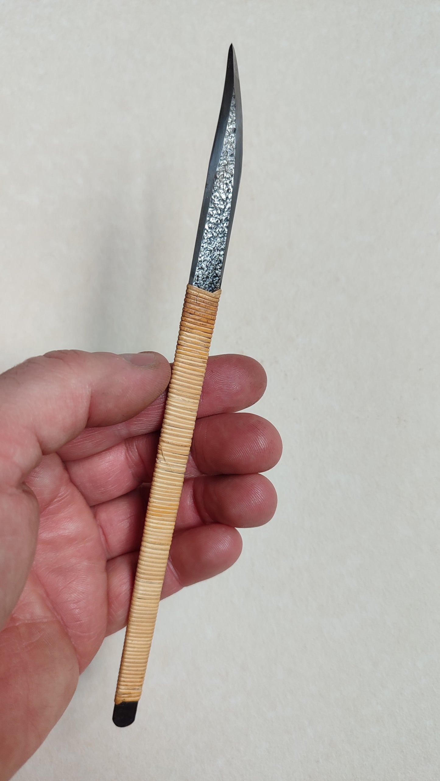 Fin couteau courbe de sculpteur japonais "Namazori Kogatana" 9,5mm