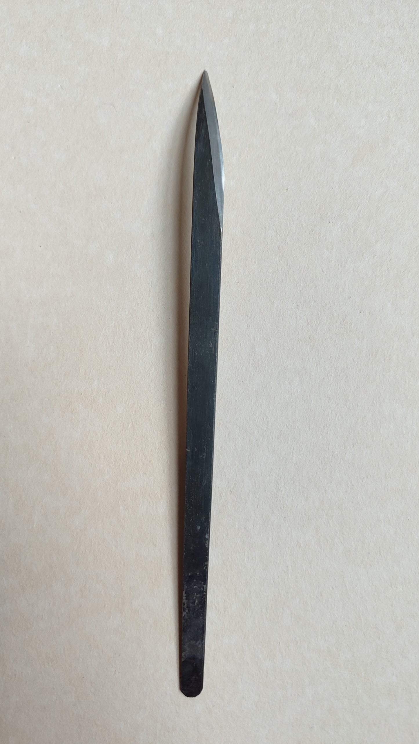 Fin couteau courbe de sculpteur japonais "Namazori Kogatana" 9,5mm droitier