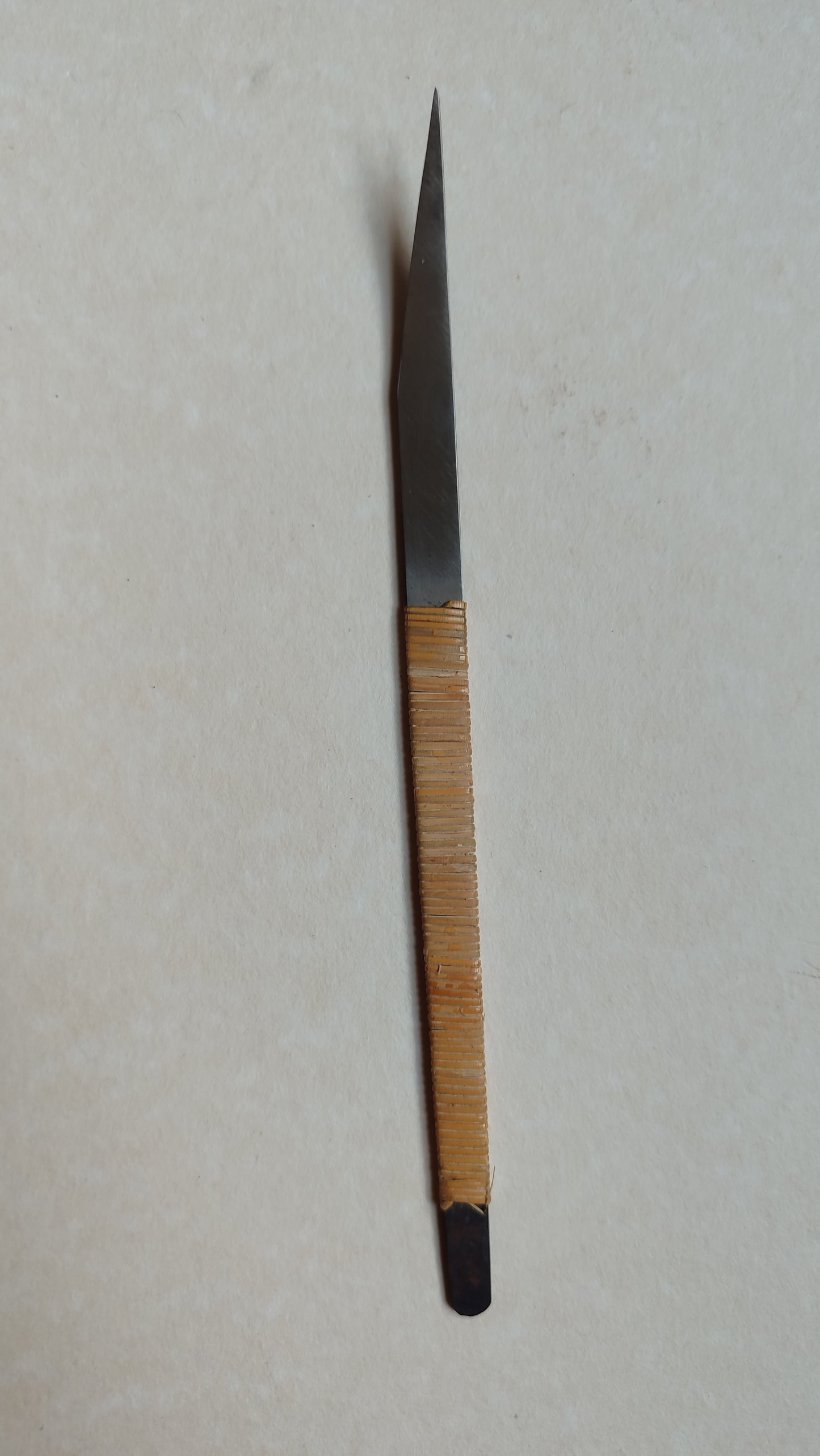 Fin couteau courbe de sculpteur japonais "Namazori Kogatana" 9,5mm droitier