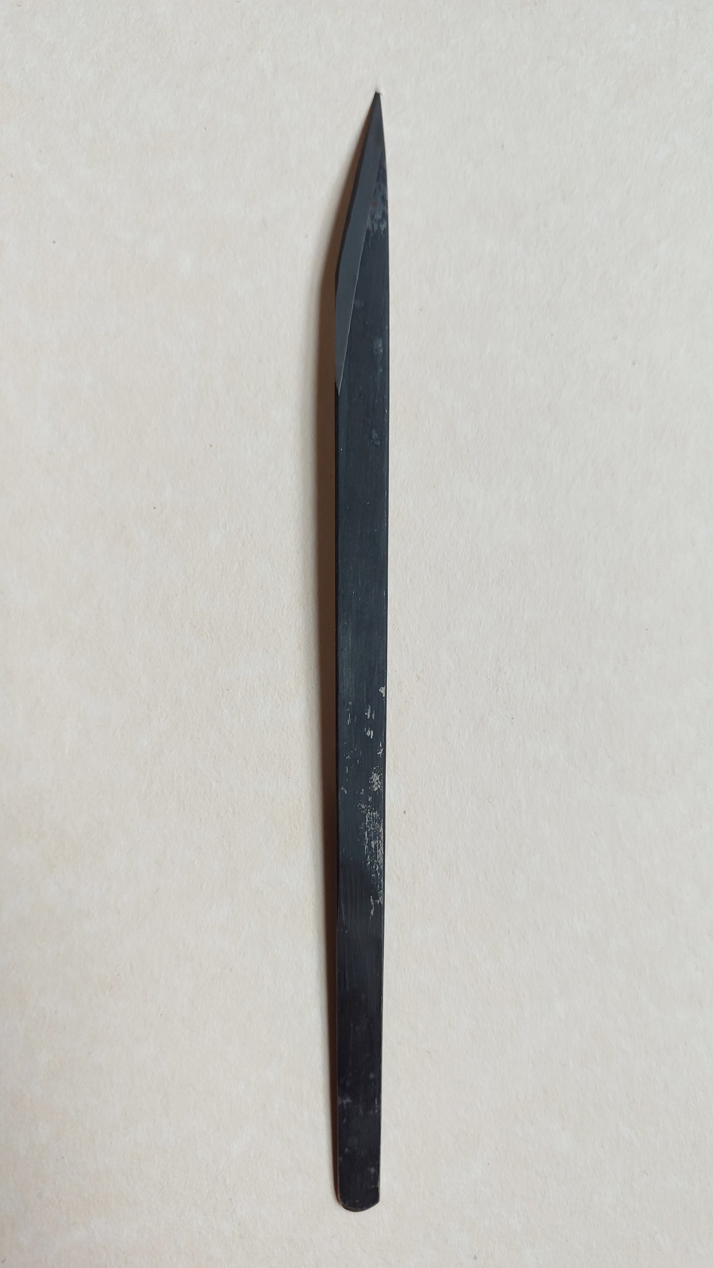 Fin couteau courbe de sculpteur japonais "Namazori Kogatana" 9,5mm gaucher