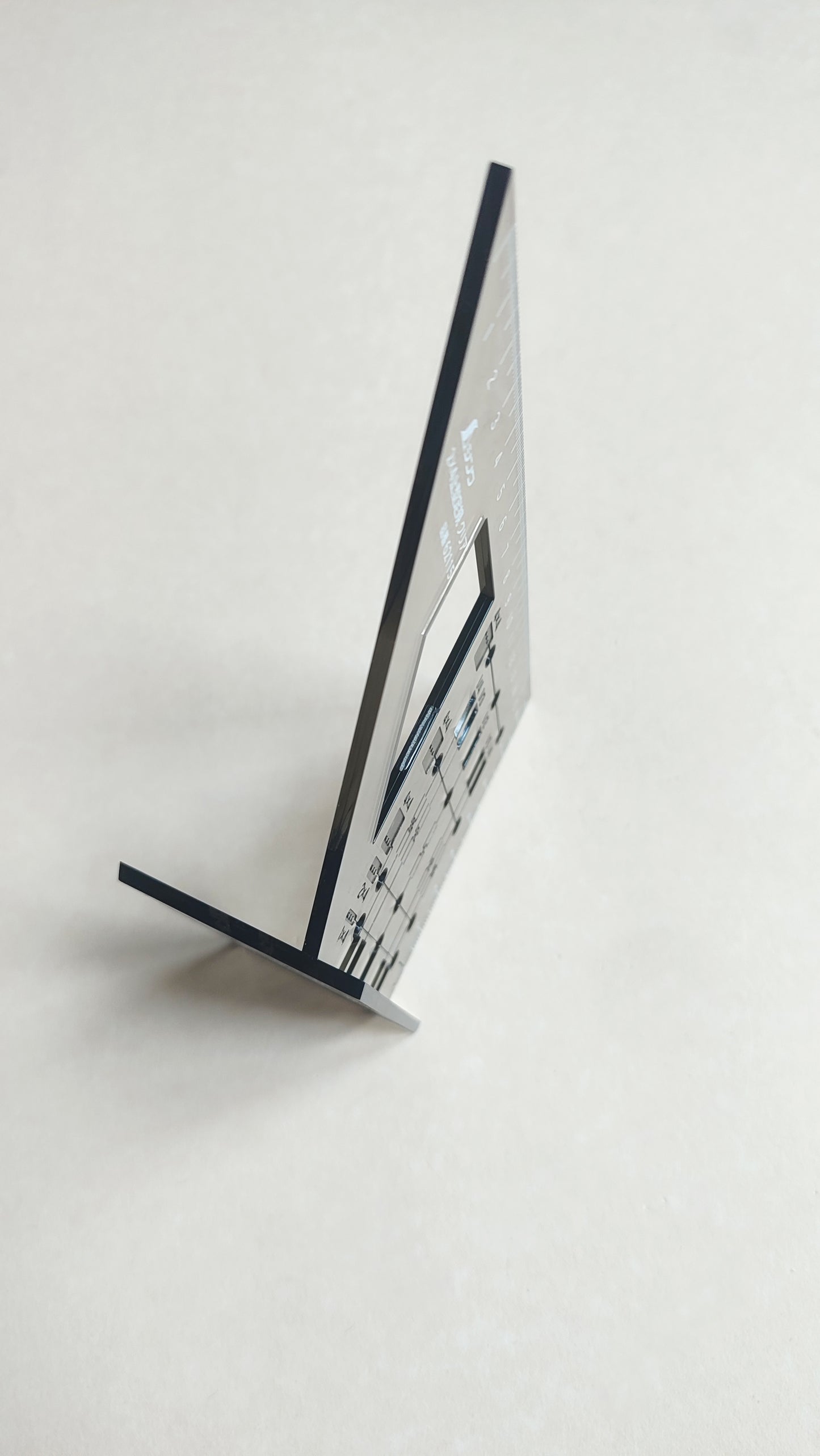 Équerre 3D japonaise transparente "Shinwa" 45°-90°