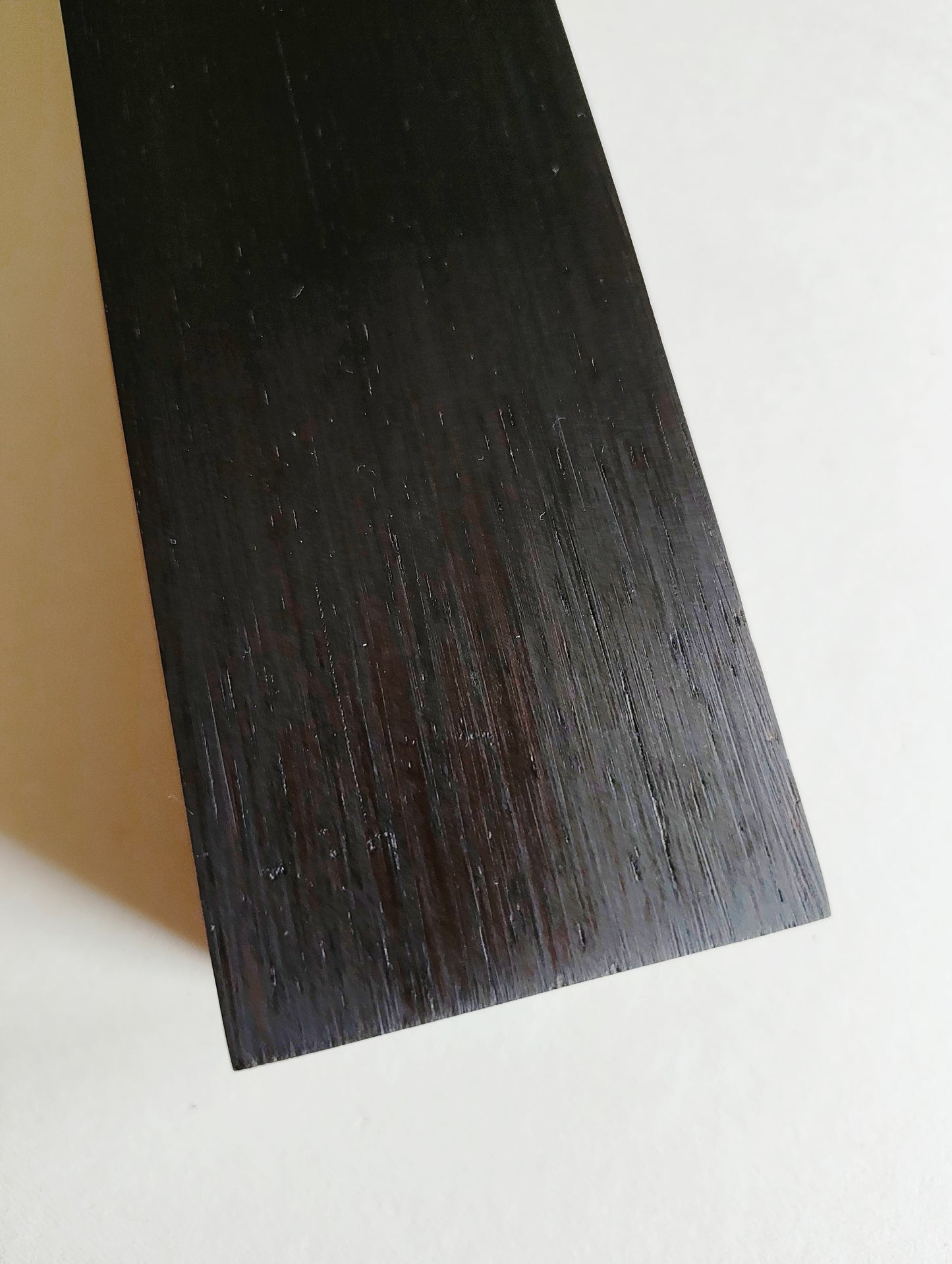 Morceau de bois exotique-Carrelet d'ébène vert 650gr  57,5 X 43,5 X 302mm