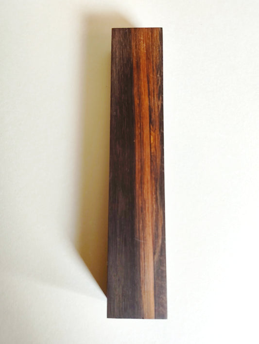 Morceau de bois exotique-Carrelet d'ébène vert 650gr 58 X 39 X 305mm