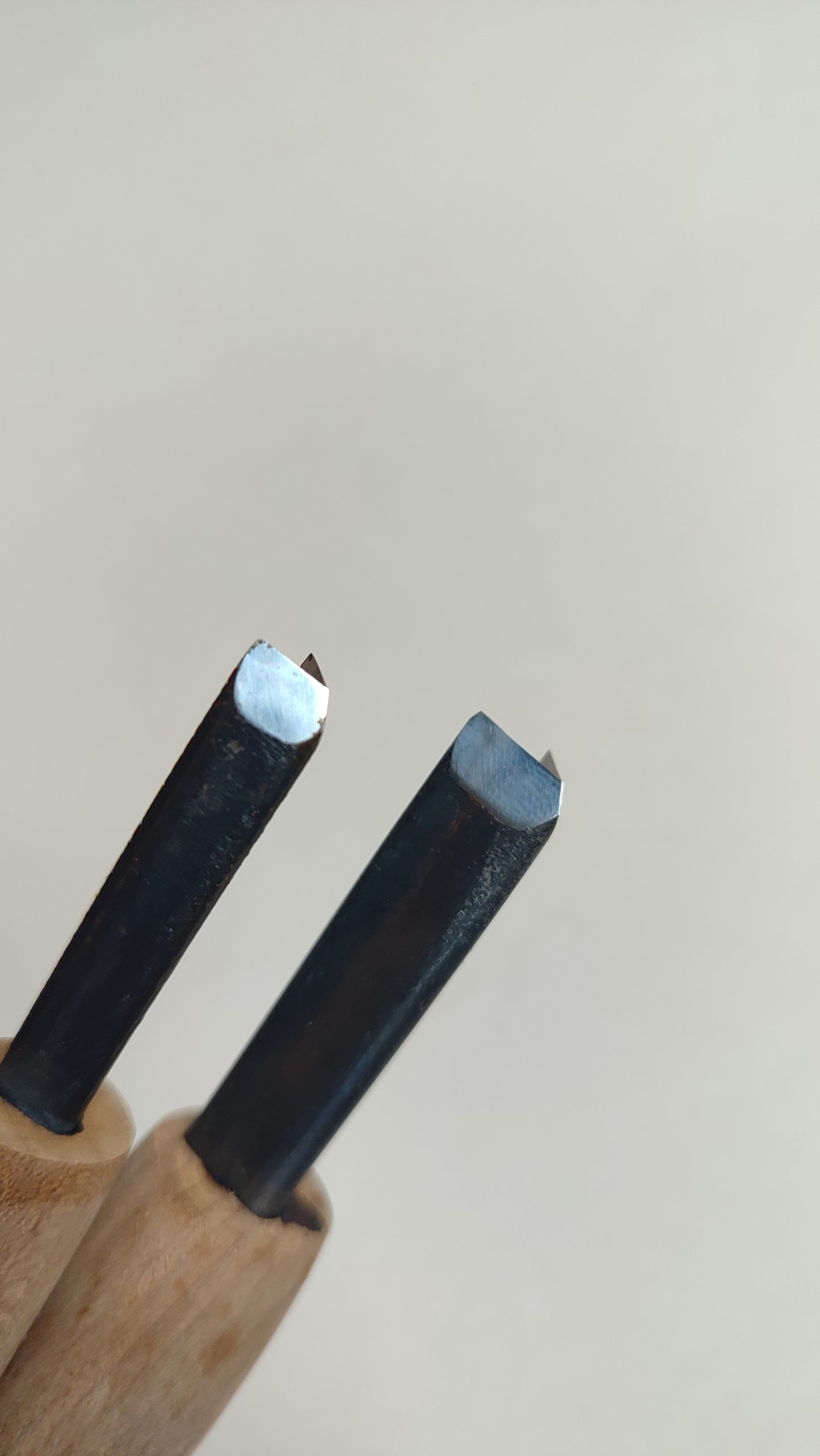 Paire de gouges japonaises en V de gravure sur bois "Chokokuto" 6 & 9mm