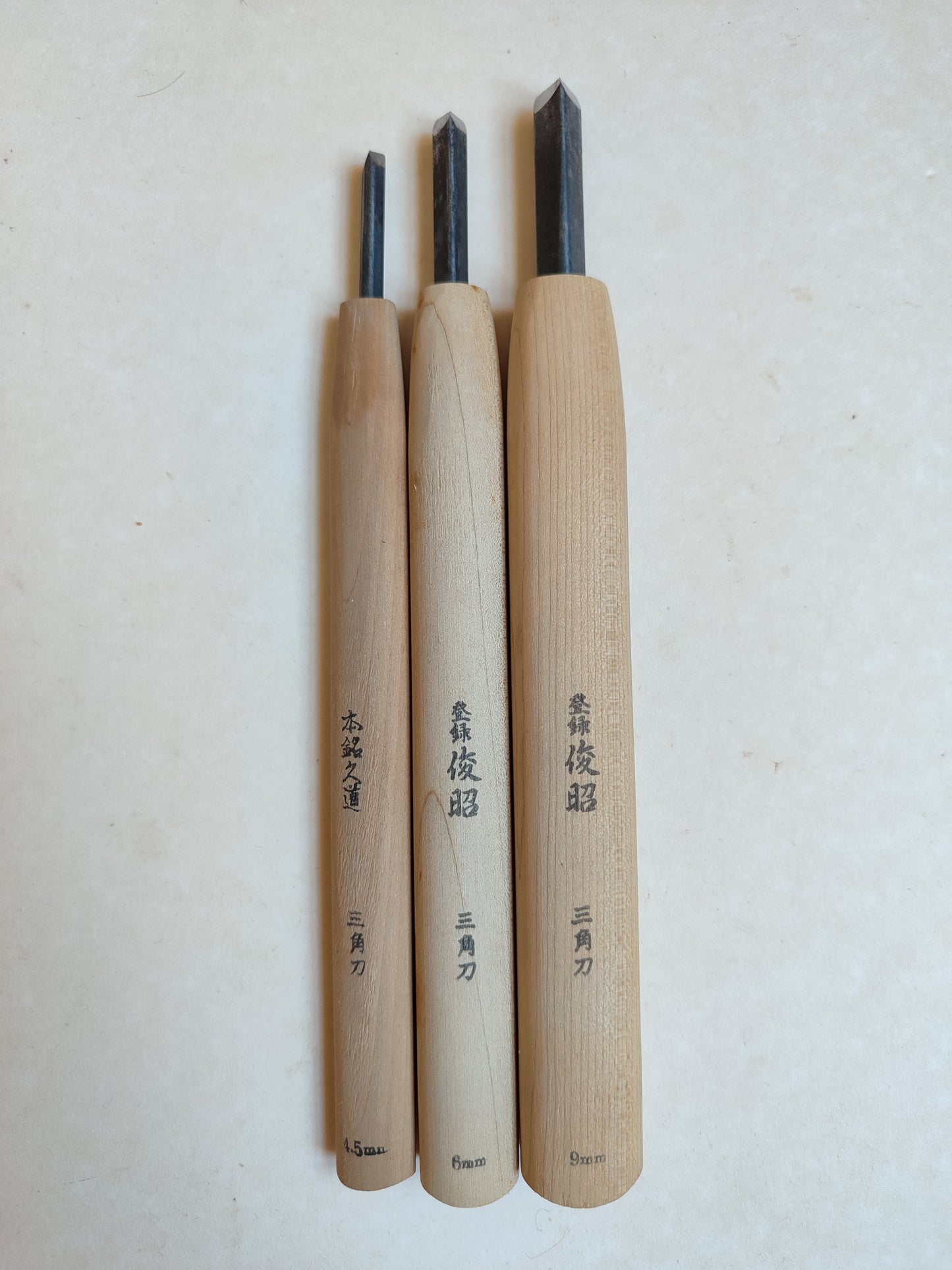 Trio de gouges japonaises en V de gravure sur bois "Chokokuto"