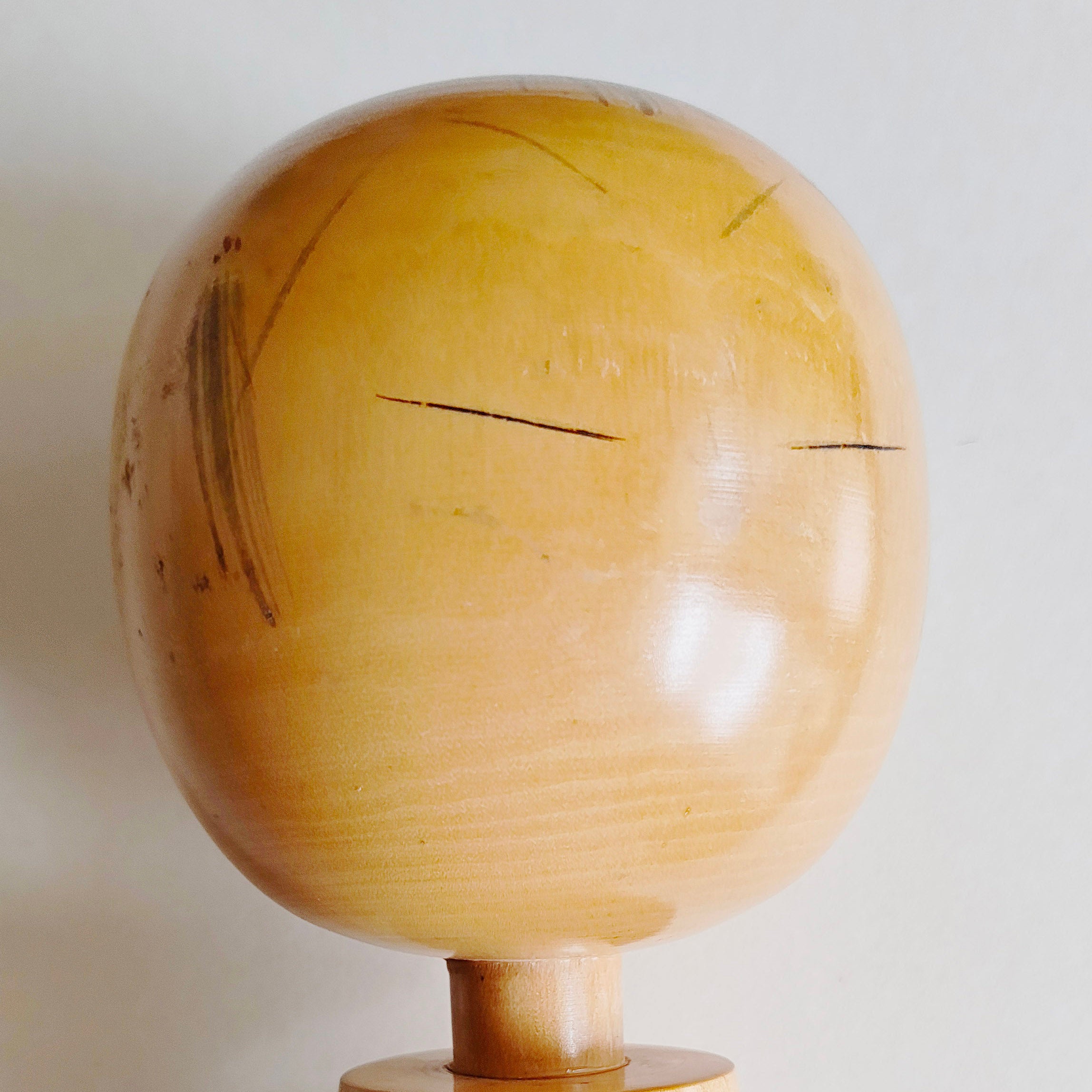 Trés grande poupée japonaise en bois "Kokeshi" 370mm "Takahashi Hashime" (1918-2002)